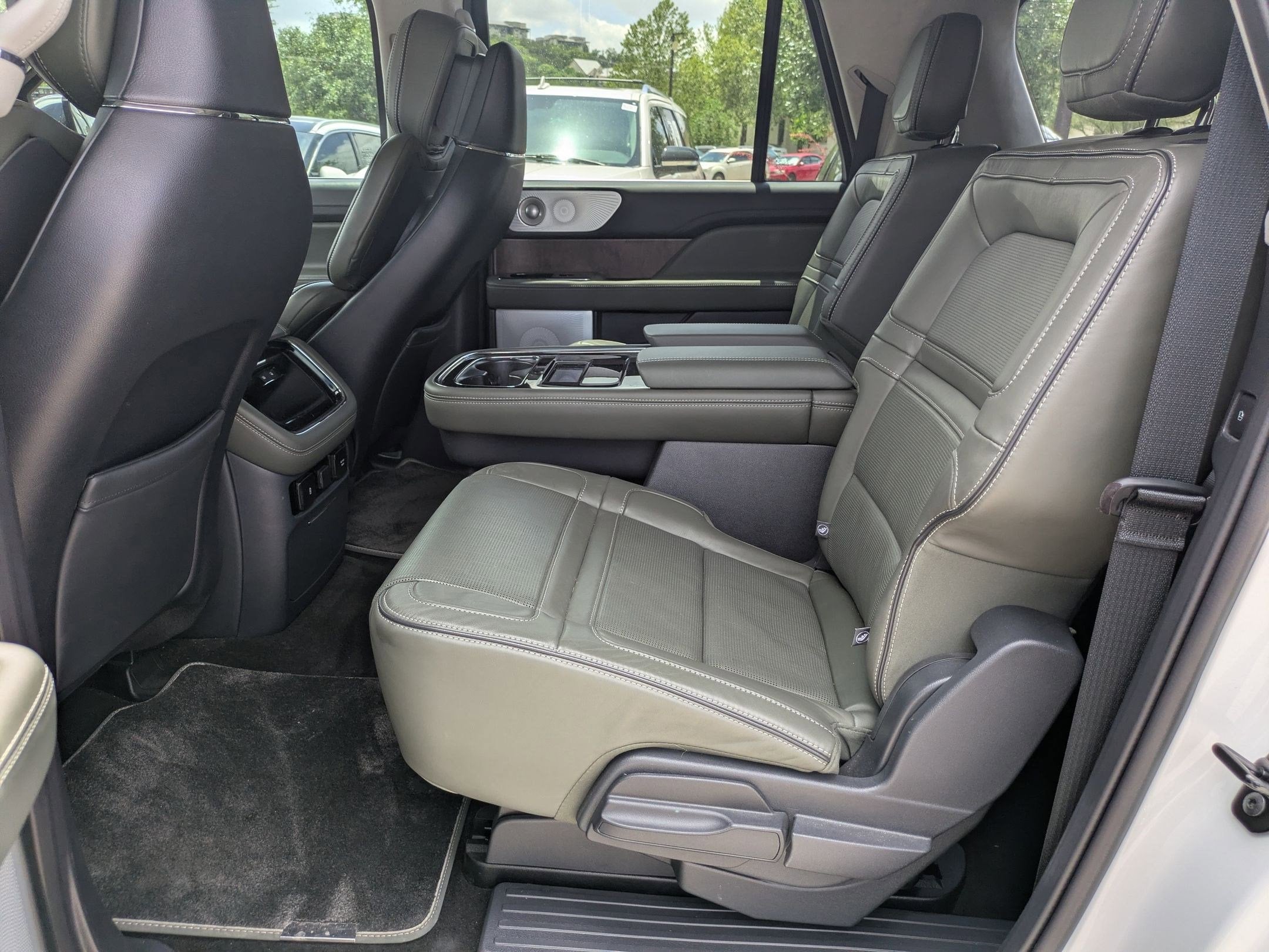 2024 Lincoln Navigator L Black Label