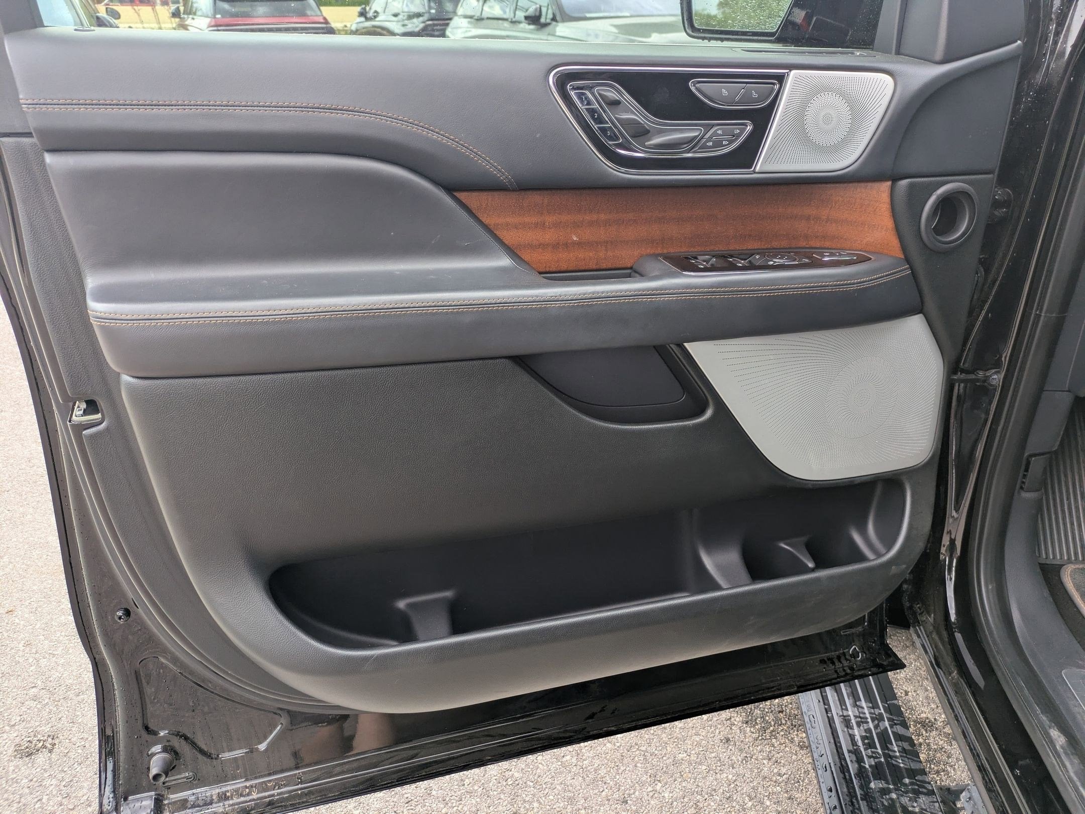 2022 Lincoln Navigator L Black Label