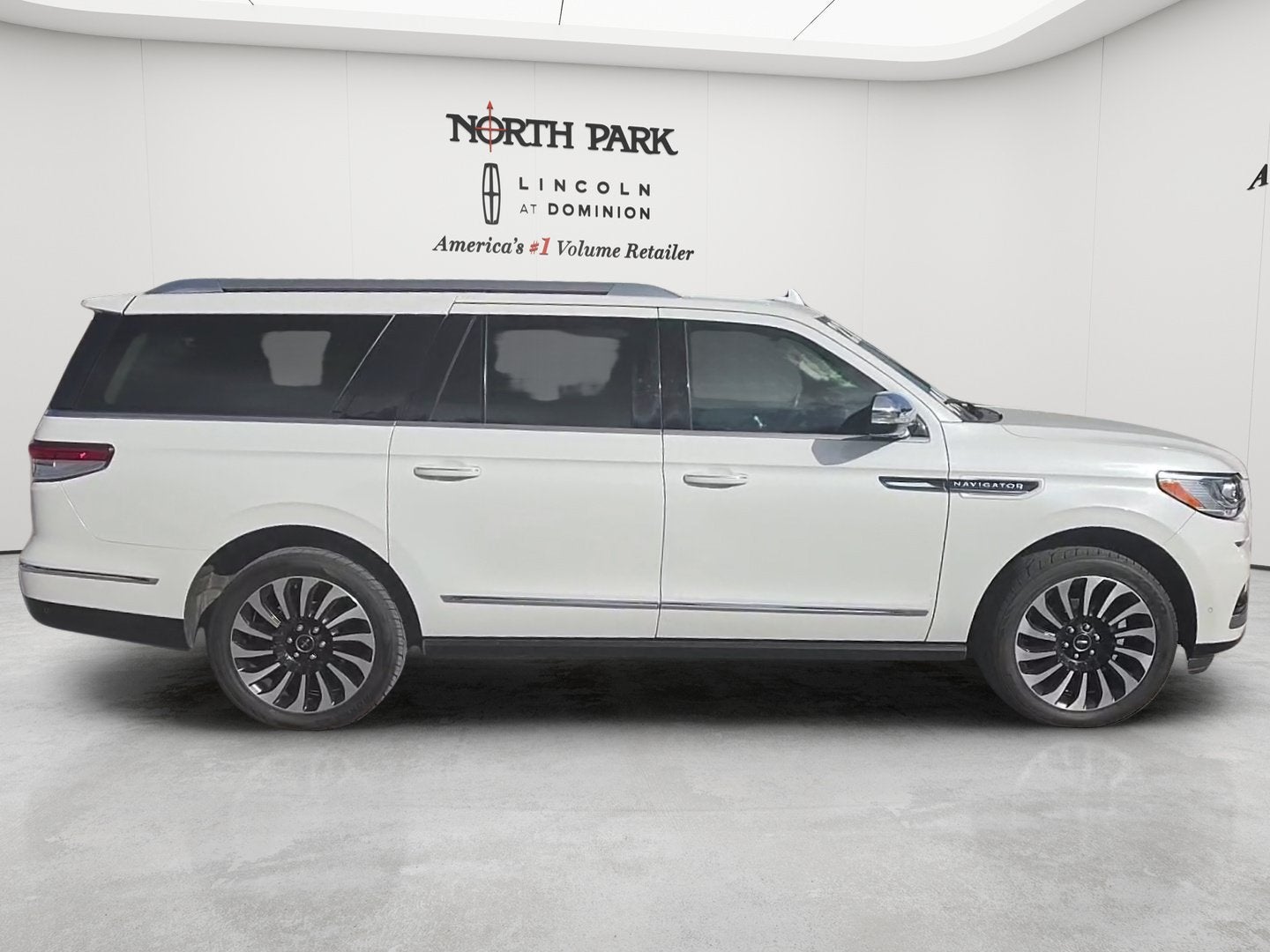 2022 Lincoln Navigator L Black Label