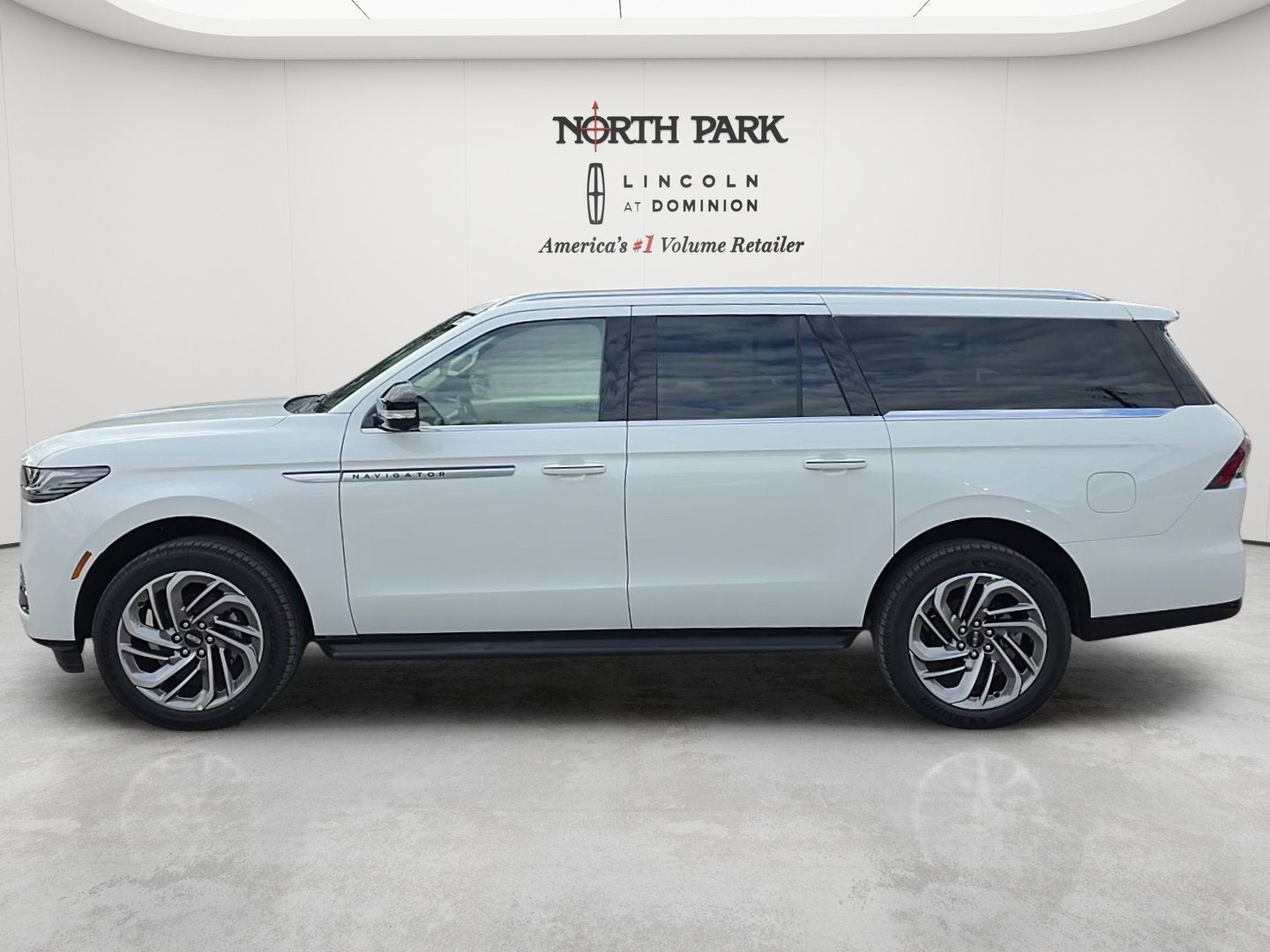 2027 Lincoln Navigator L Premiere