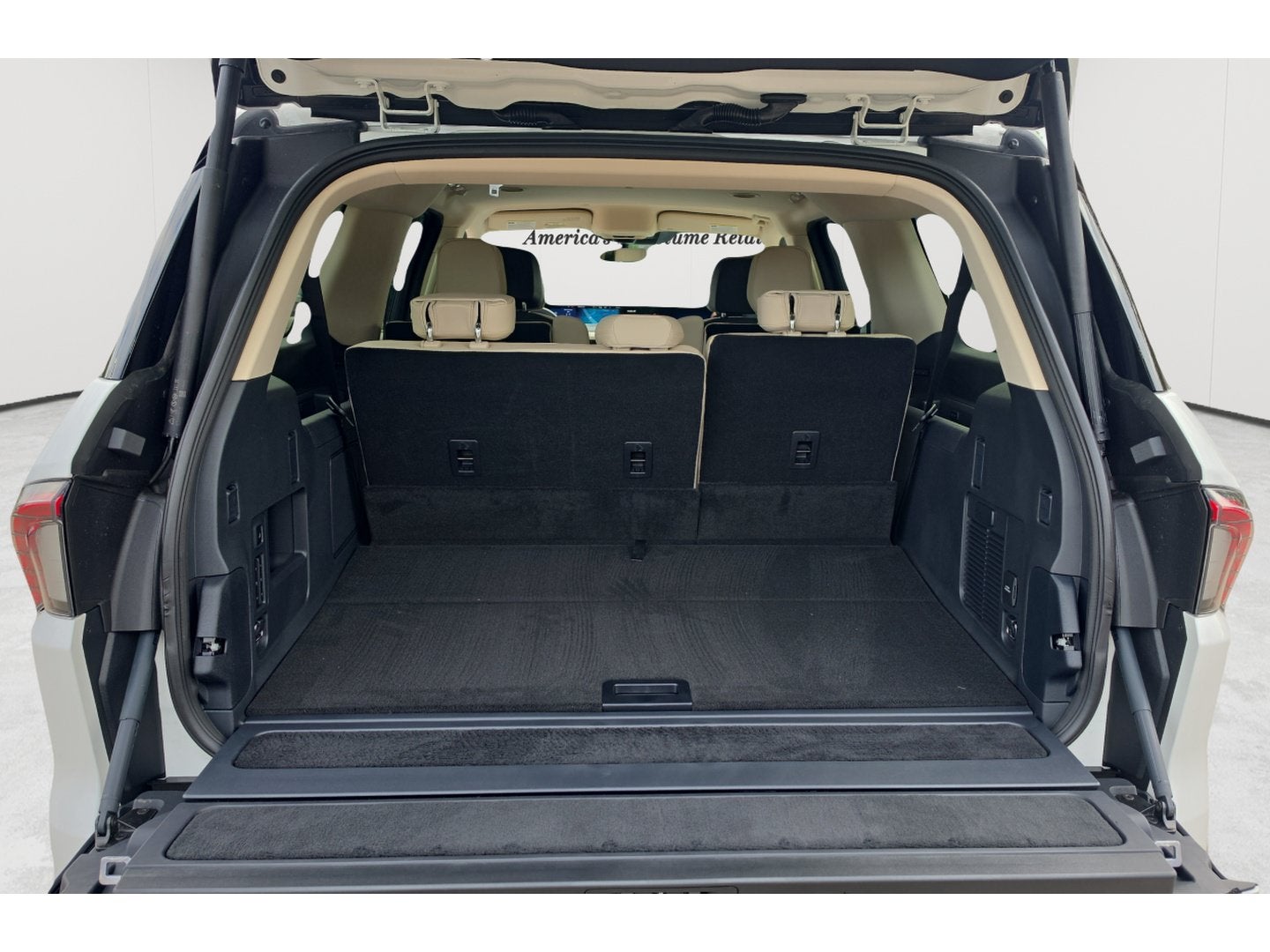 2027 Lincoln Navigator L Premiere