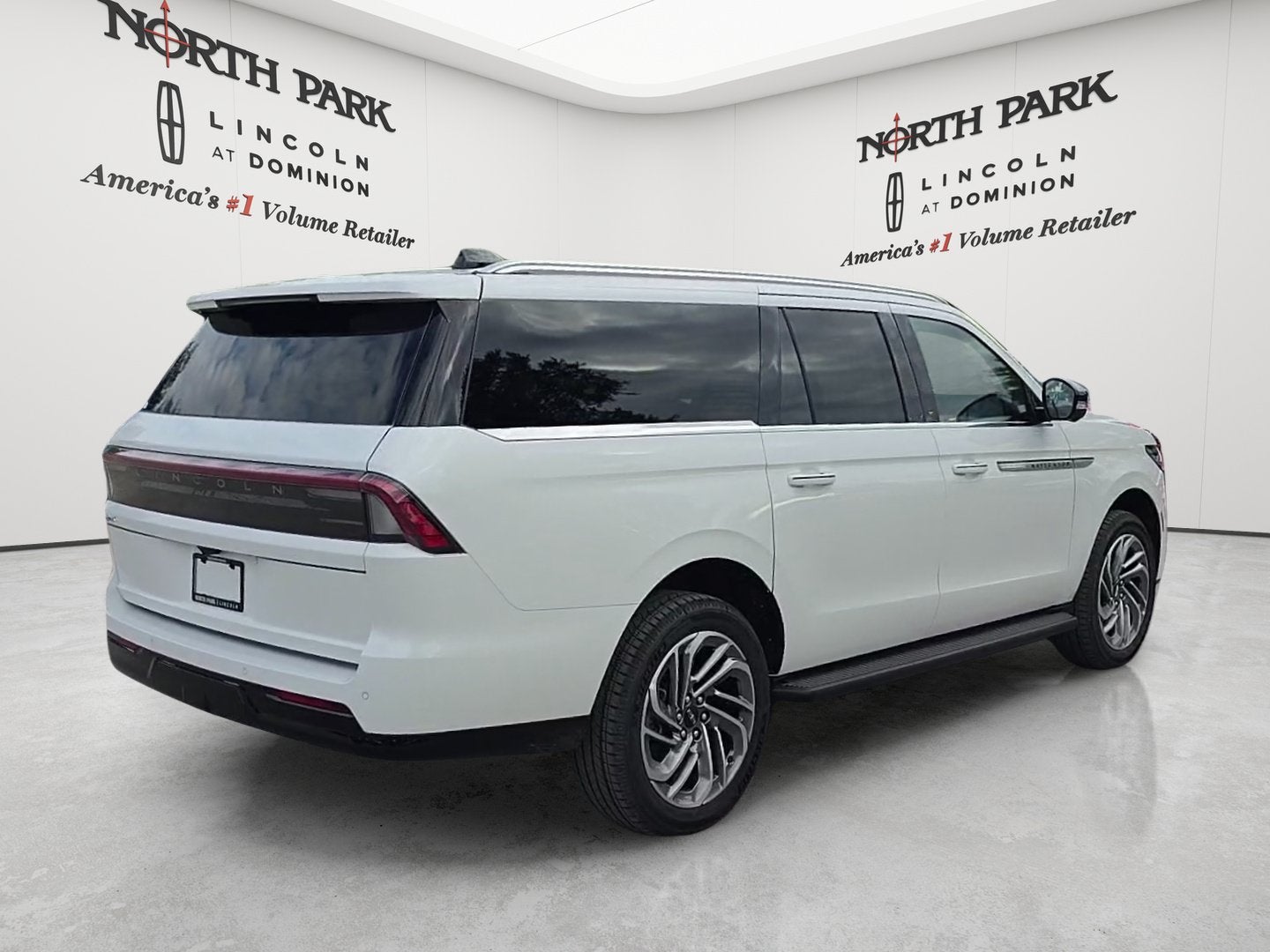 2027 Lincoln Navigator L Premiere