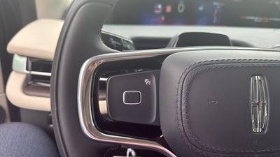 2027 Lincoln Navigator L Premiere
