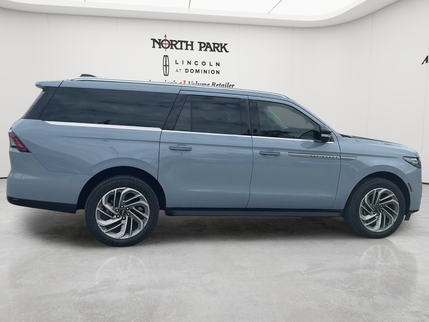2027 Lincoln Navigator L Premiere