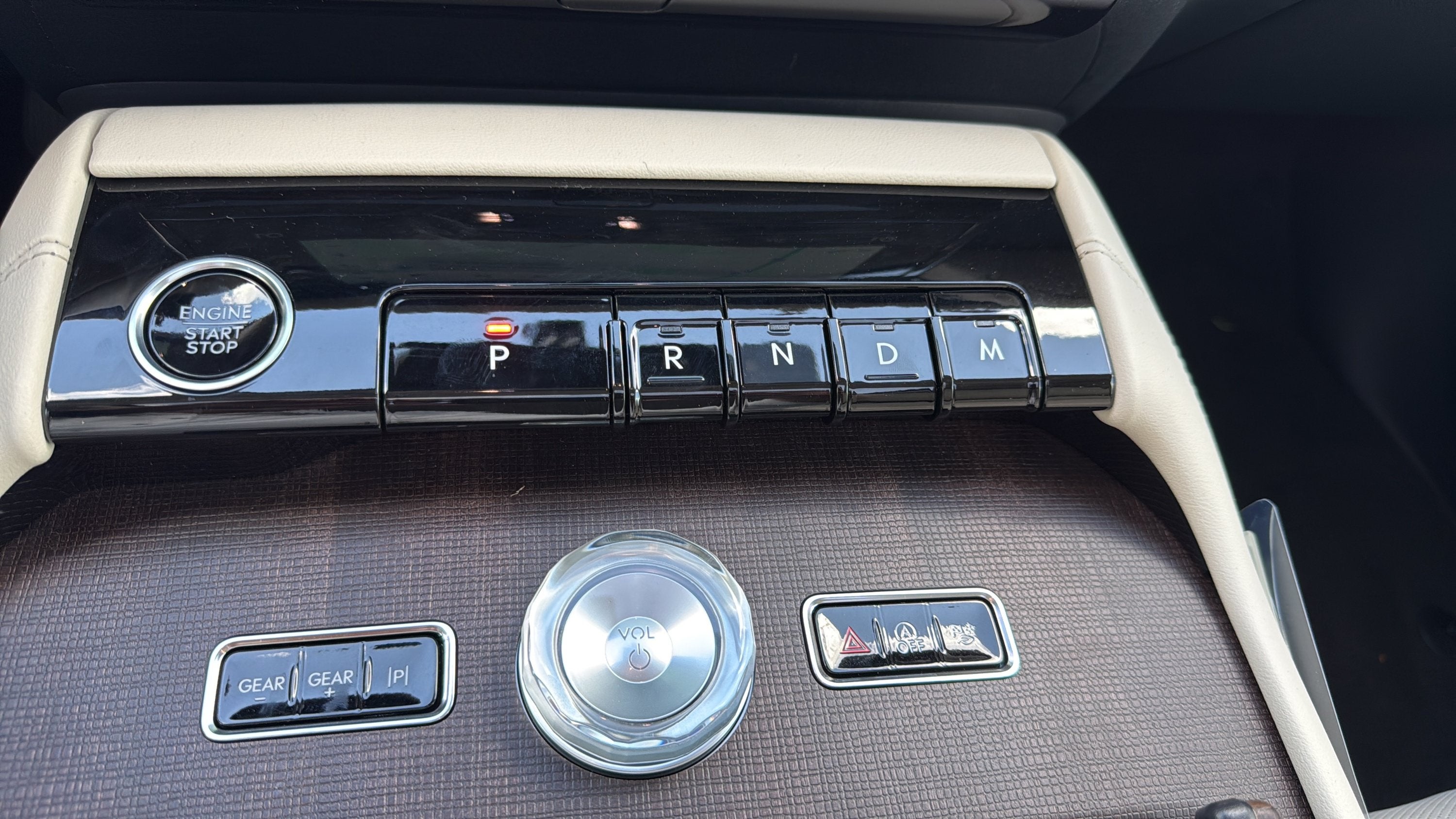 2027 Lincoln Navigator L Reserve