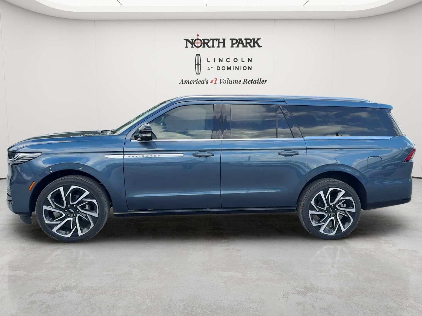 2027 Lincoln Navigator L Reserve