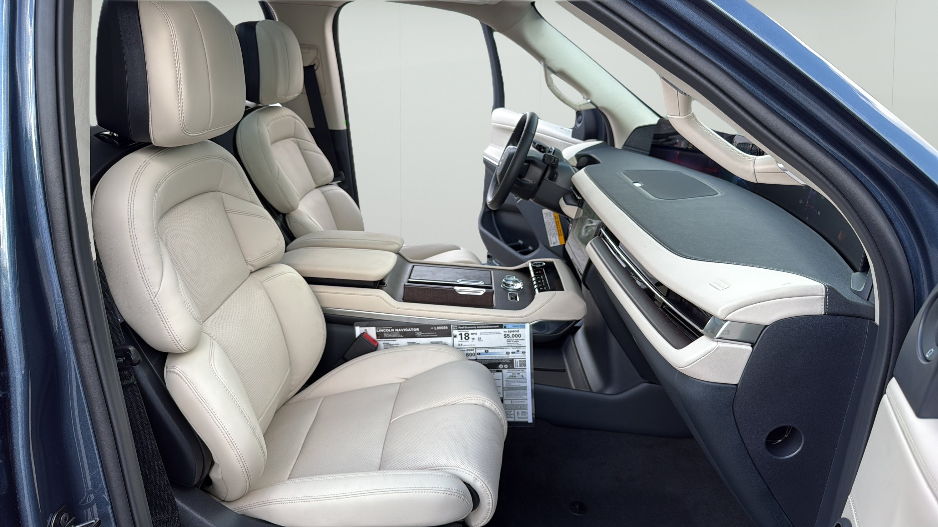 2027 Lincoln Navigator L Reserve