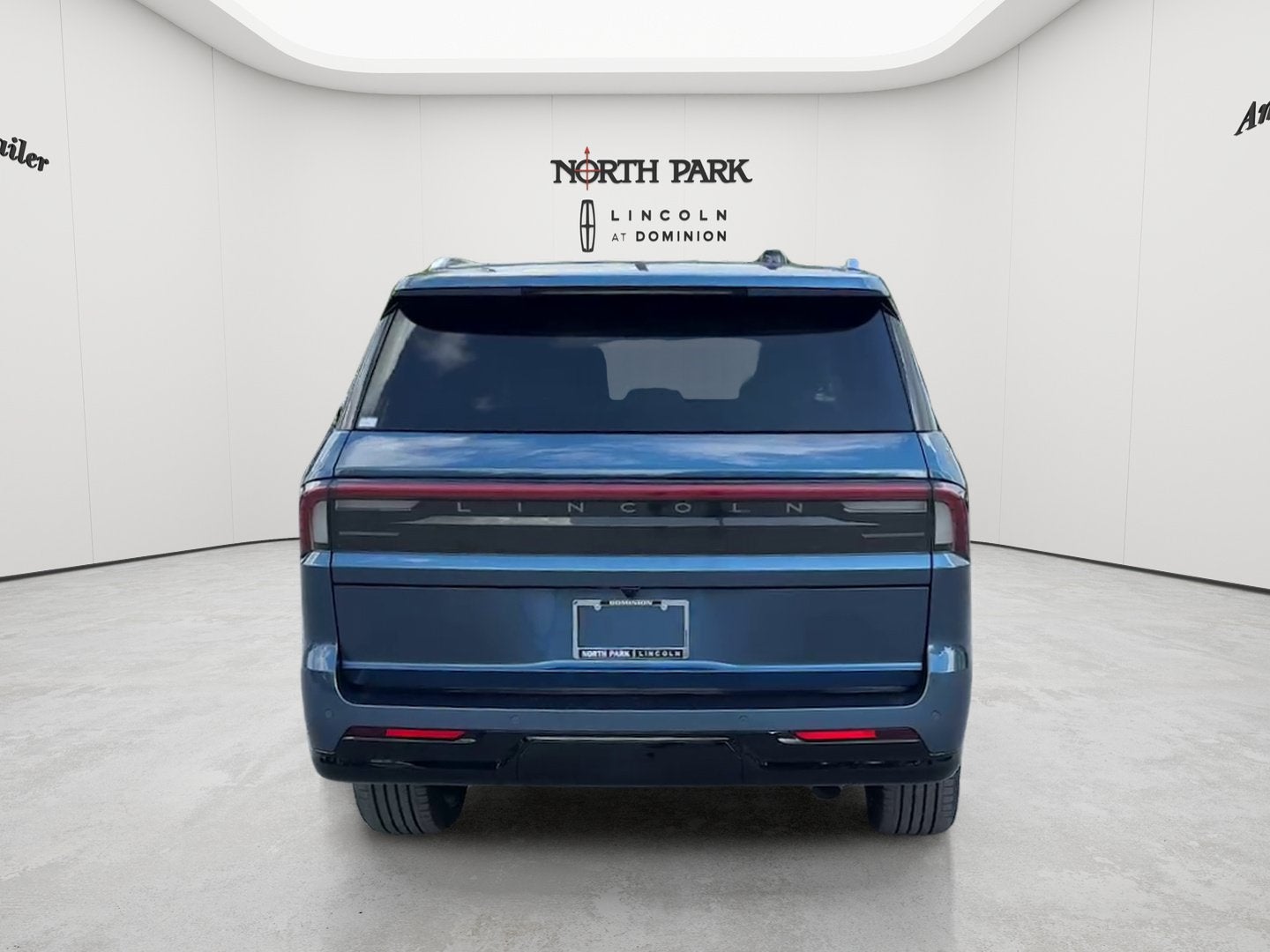 2027 Lincoln Navigator L Reserve