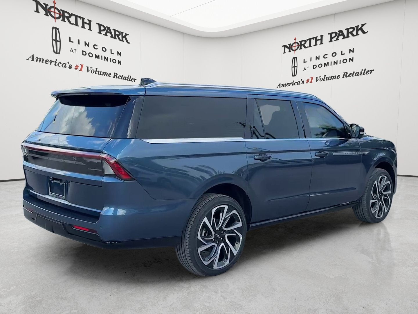 2027 Lincoln Navigator L Reserve
