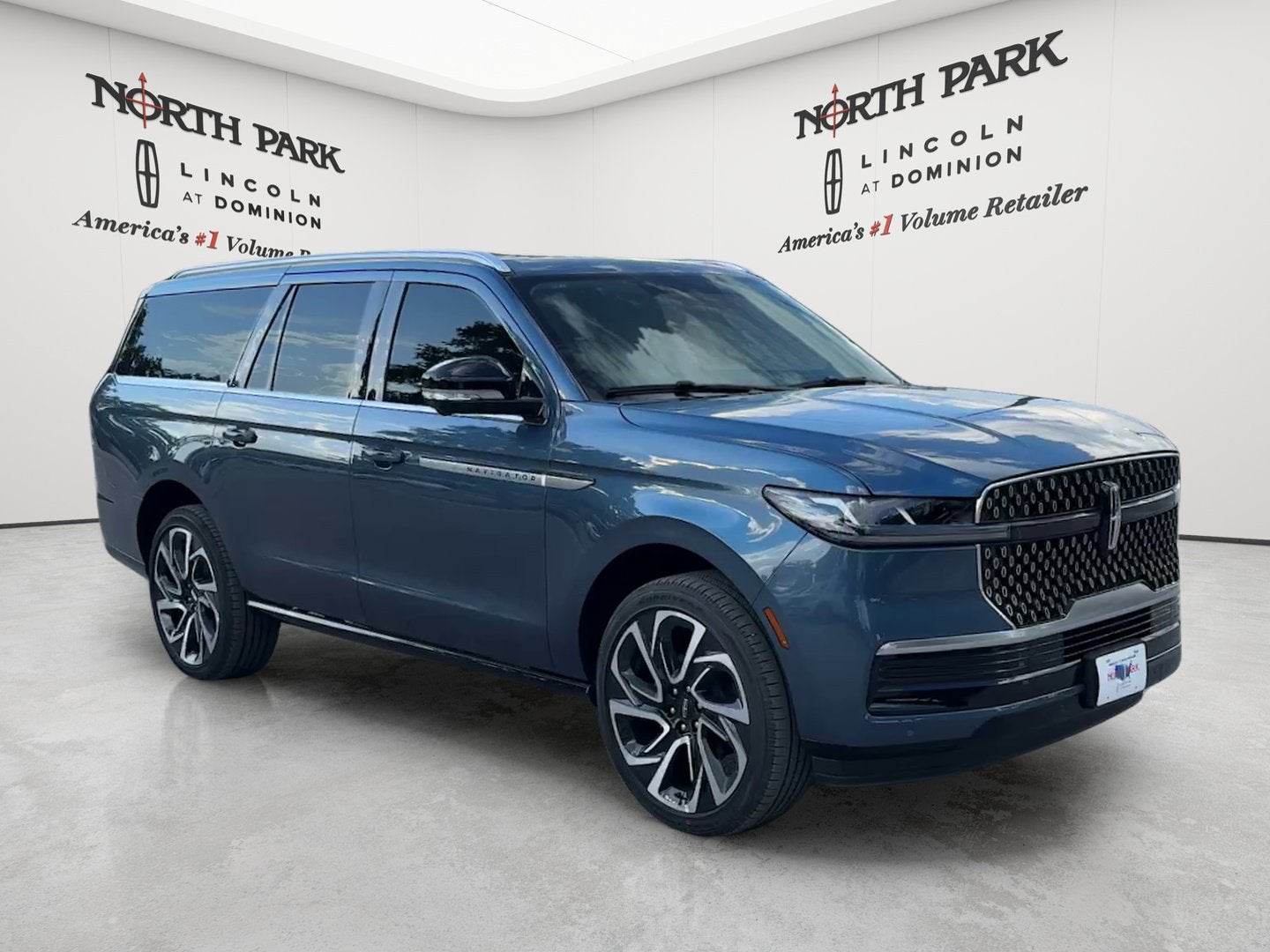 2027 Lincoln Navigator L Reserve