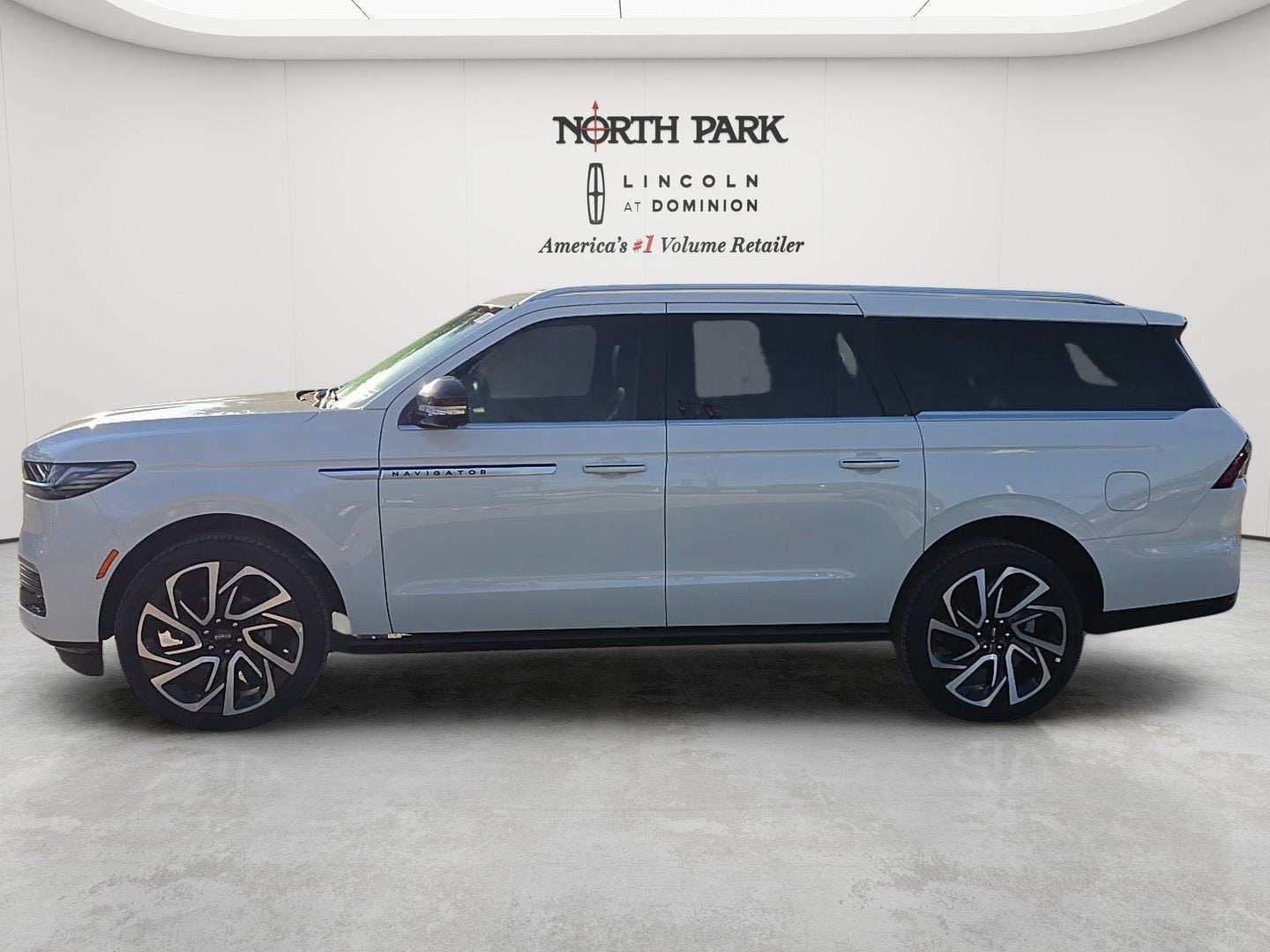 2027 Lincoln Navigator L Reserve