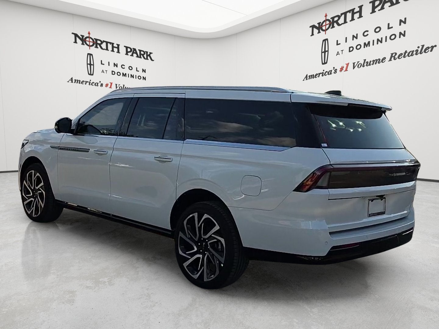 2027 Lincoln Navigator L Reserve