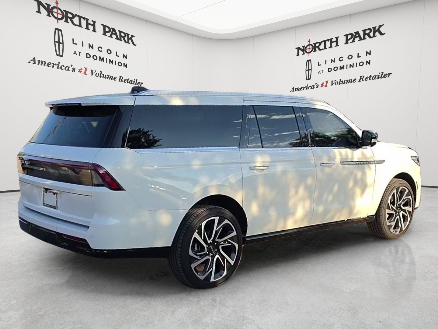 2027 Lincoln Navigator L Reserve
