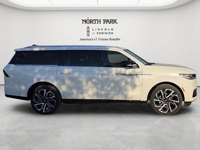 2027 Lincoln Navigator L Reserve