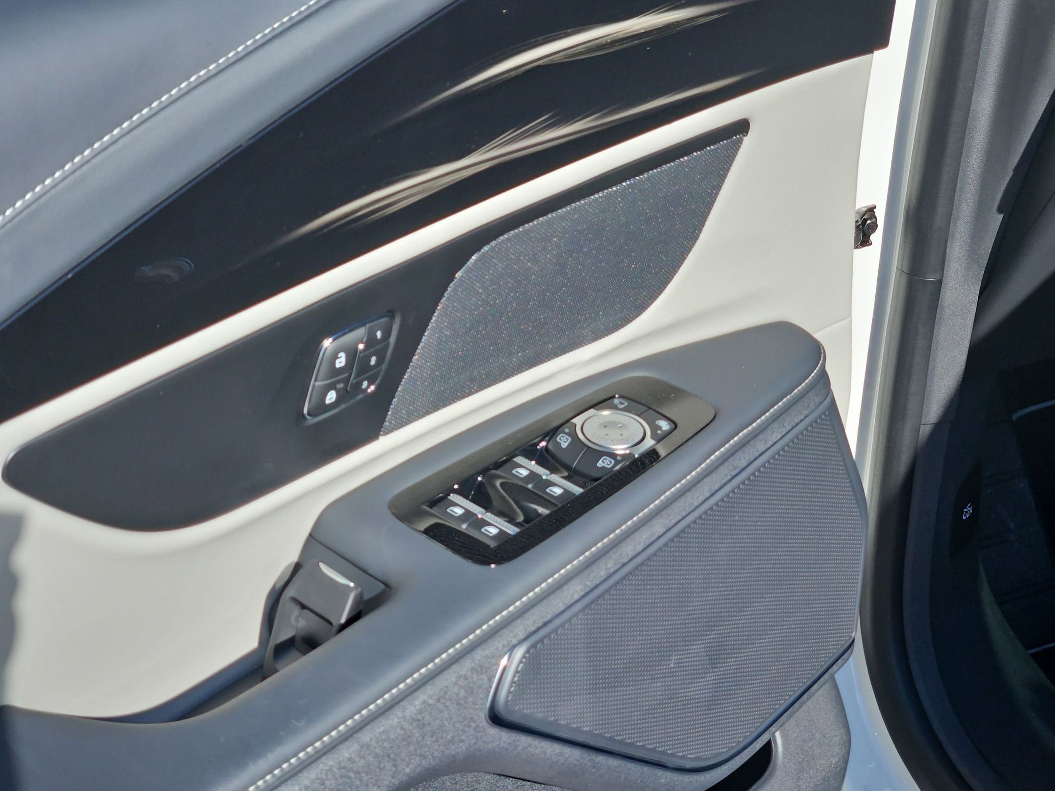 2025 Lincoln Nautilus Premiere Hybrid