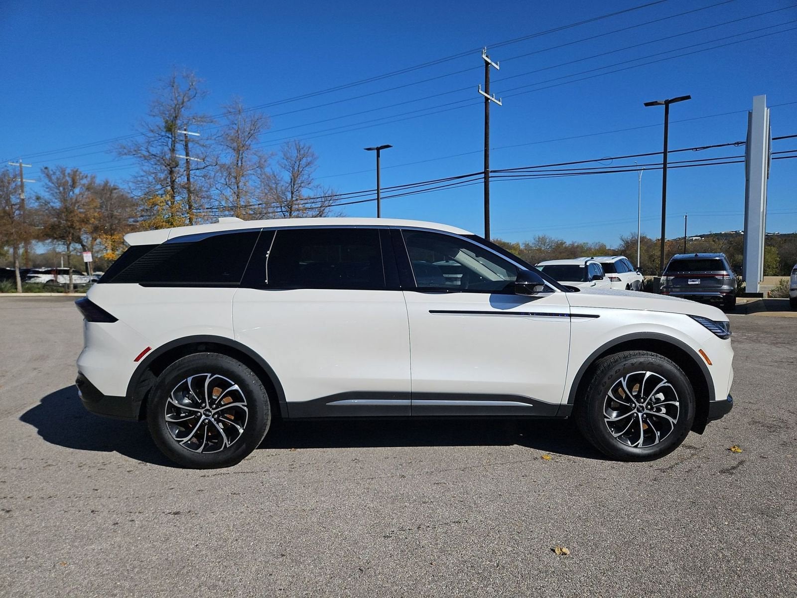 2025 Lincoln Nautilus Premiere Hybrid