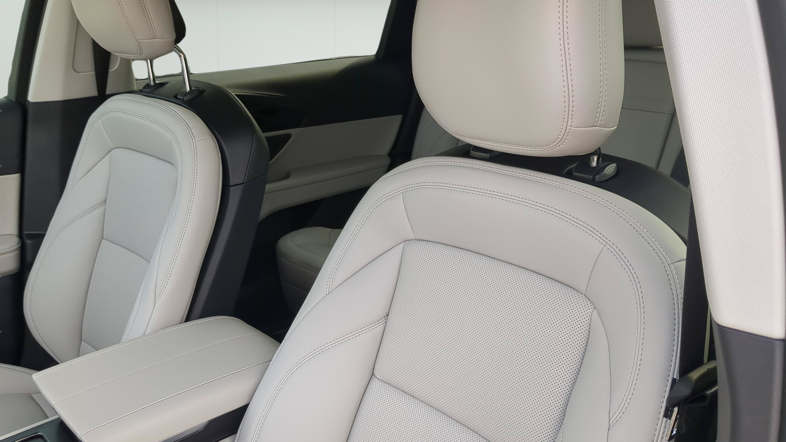 2026 Lincoln Nautilus Premiere Hybrid