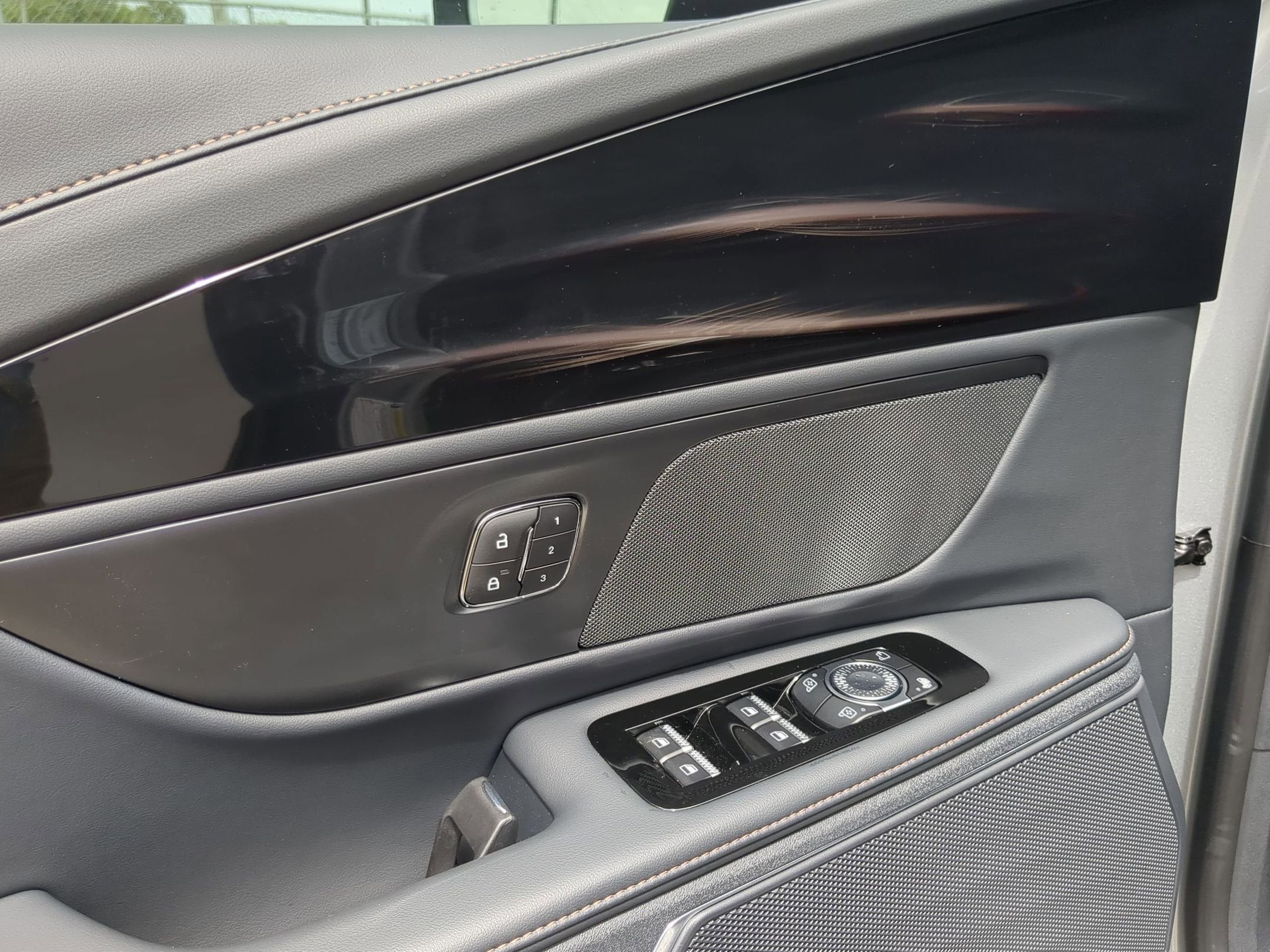 2025 Lincoln Nautilus Premiere Hybrid