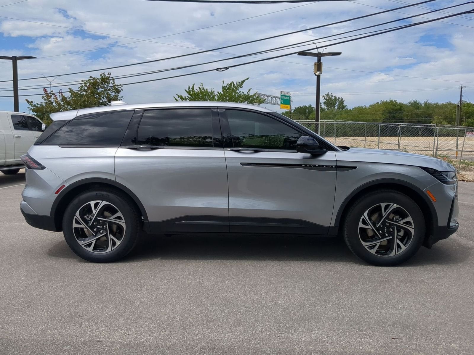 2025 Lincoln Nautilus Premiere Hybrid