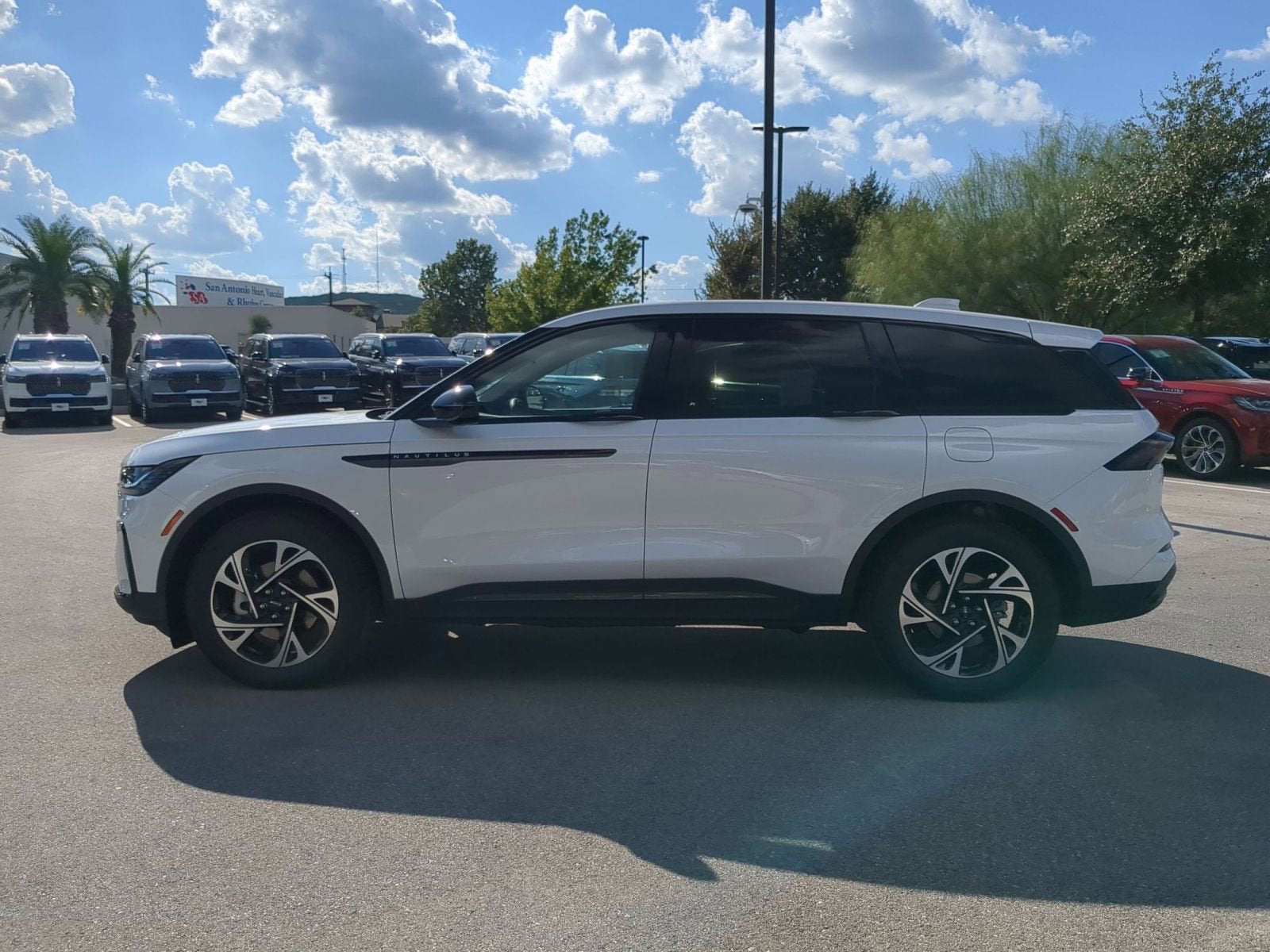 2025 Lincoln Nautilus Premiere Hybrid