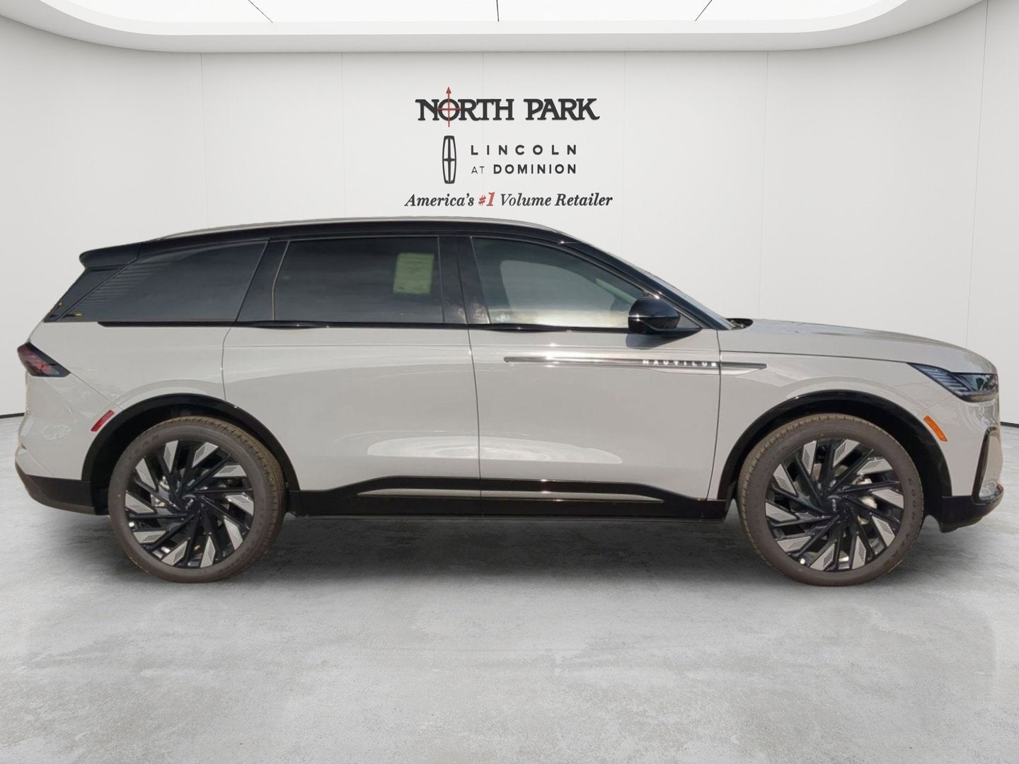 2026 Lincoln Nautilus Reserve Hybrid