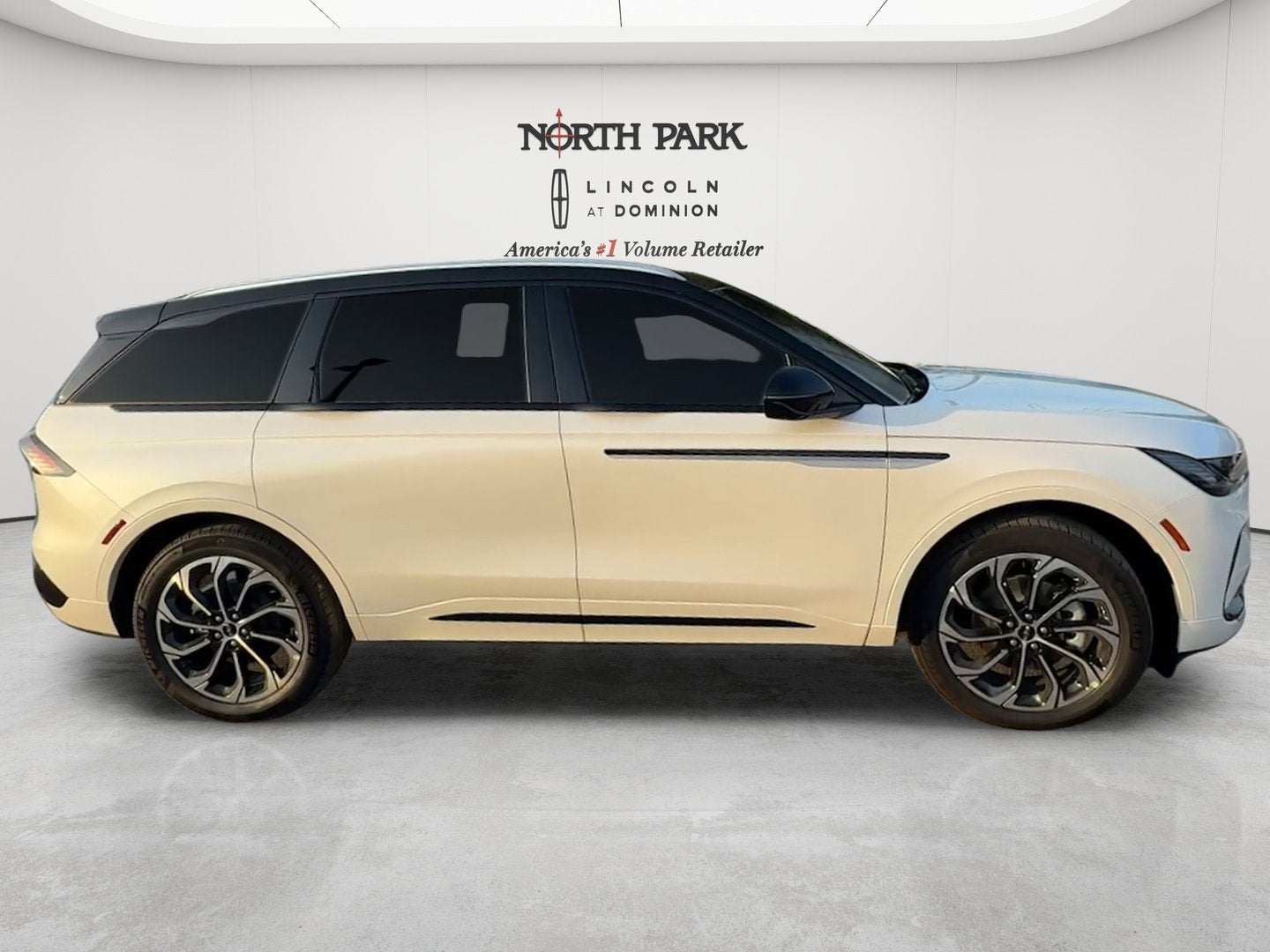 2026 Lincoln Nautilus Reserve Hybrid