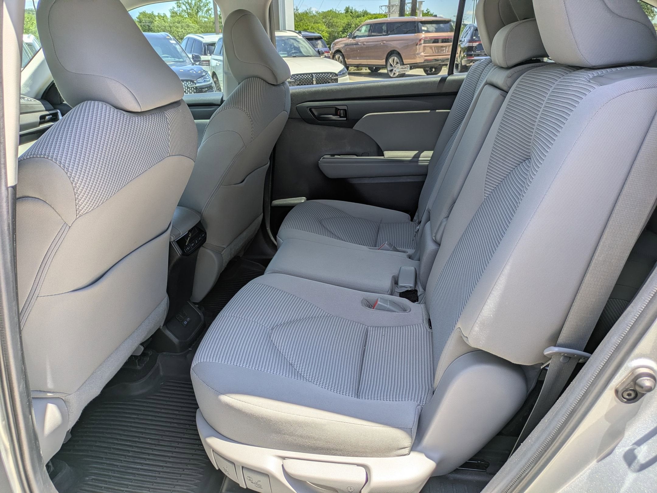 2022 Toyota Highlander L