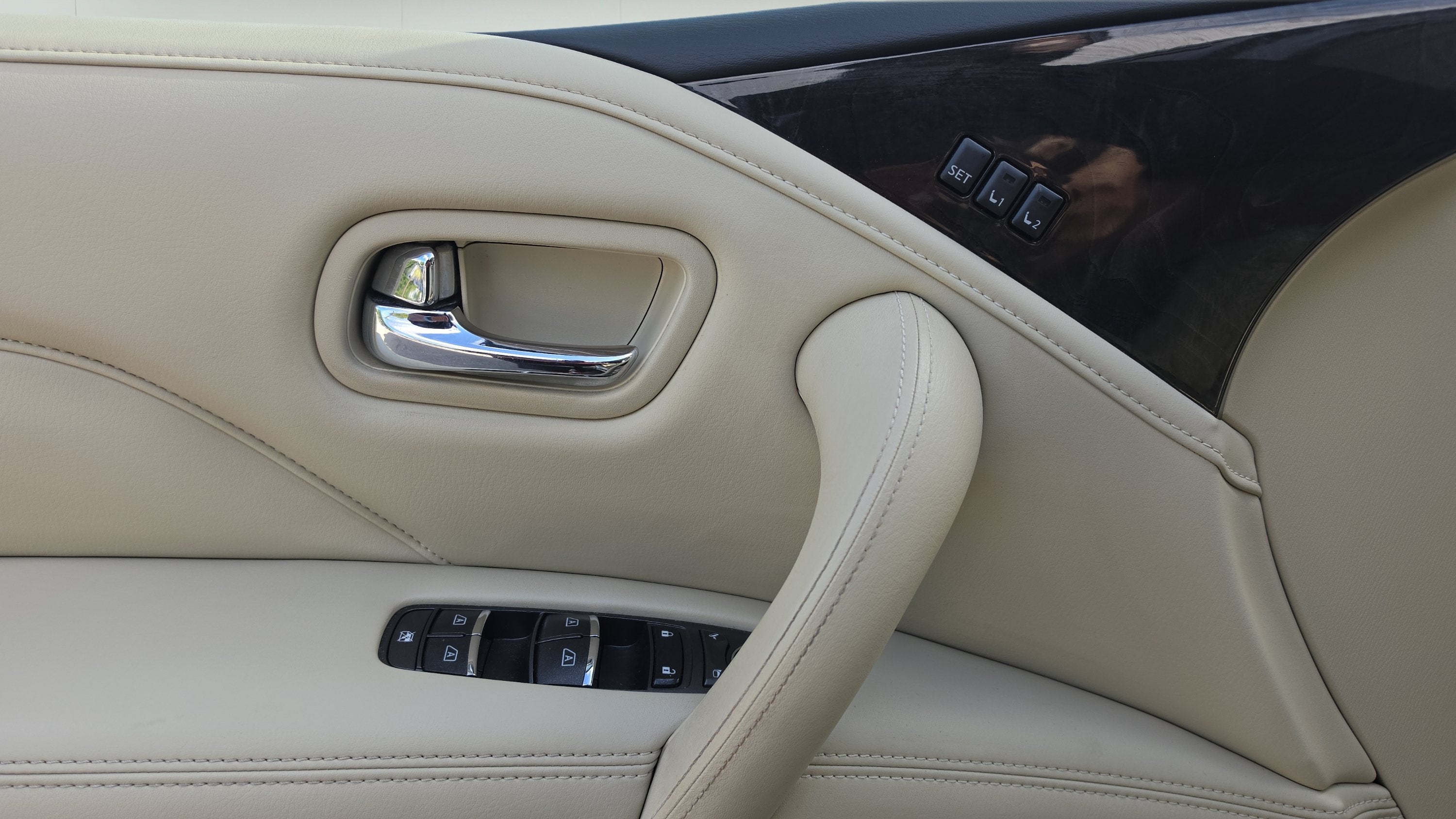 2022 INFINITI QX80 LUXE
