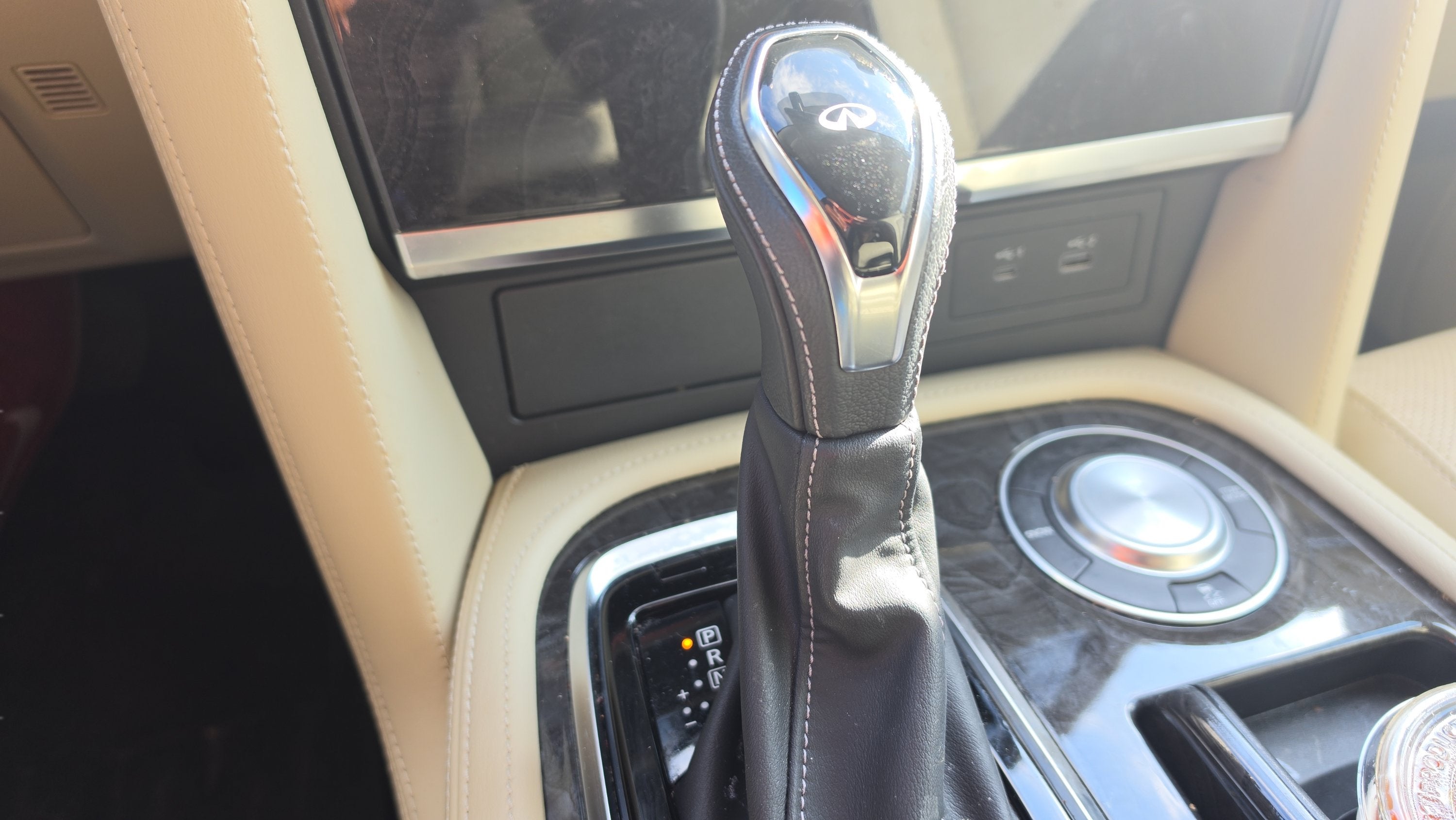 2022 INFINITI QX80 LUXE
