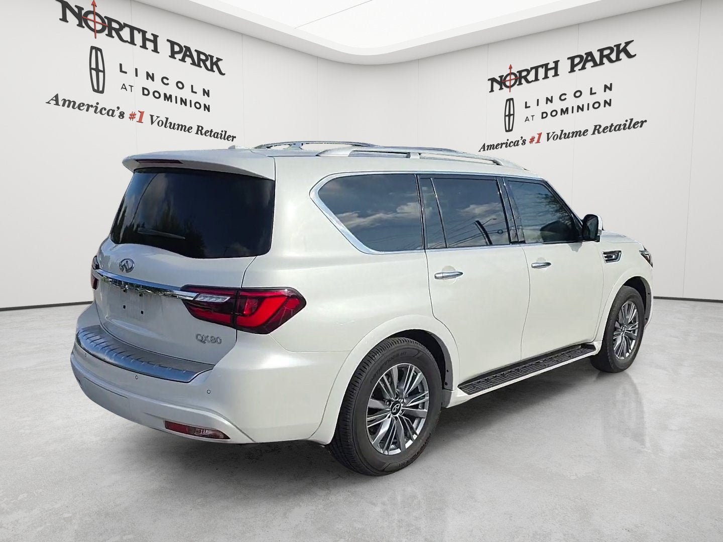 2022 INFINITI QX80 LUXE