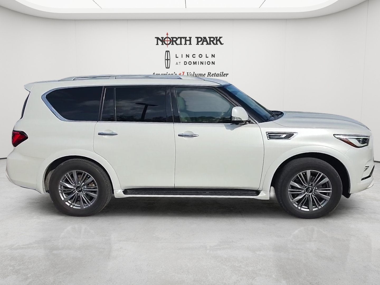 2022 INFINITI QX80 LUXE