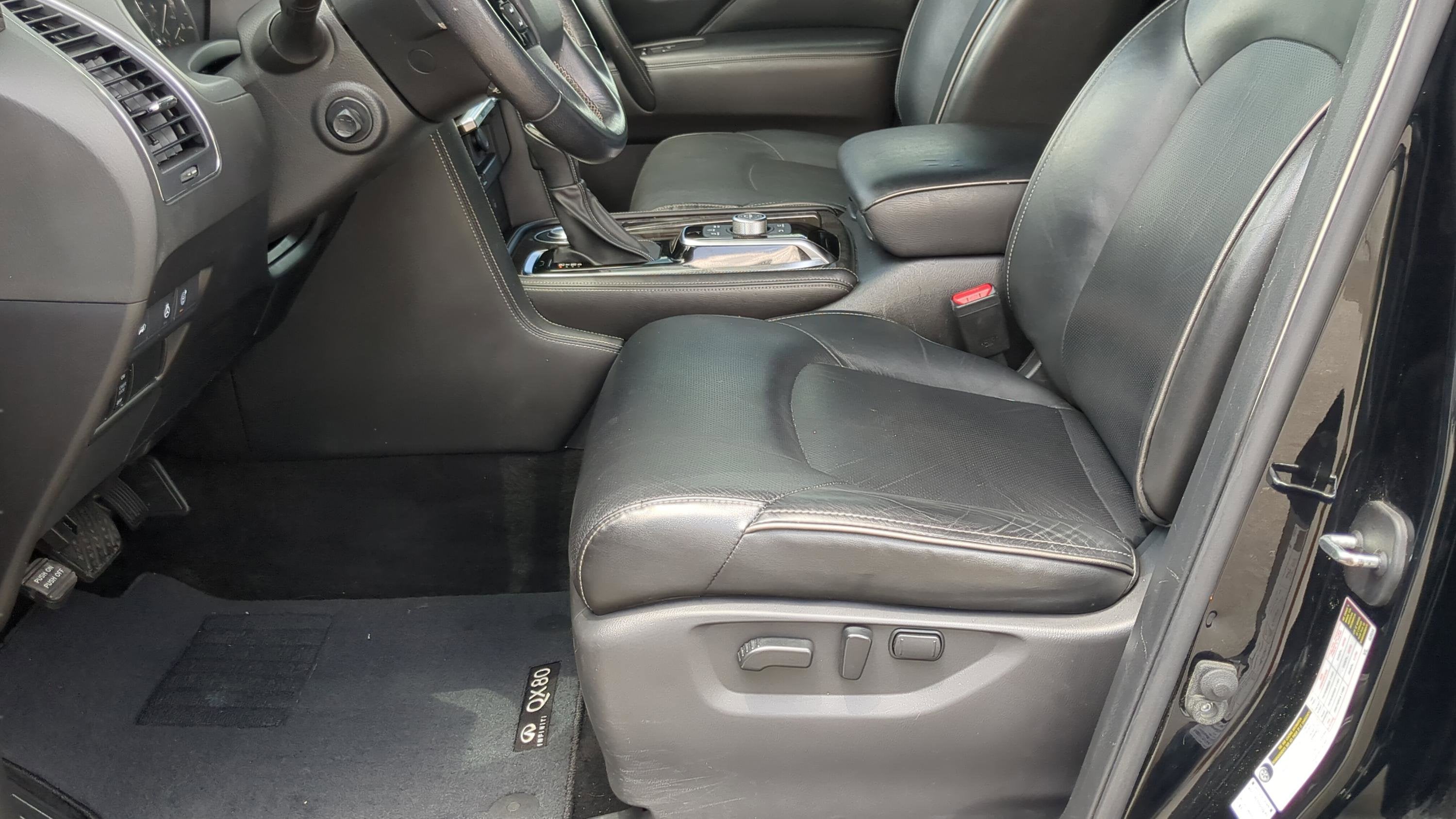 2022 INFINITI QX80 LUXE