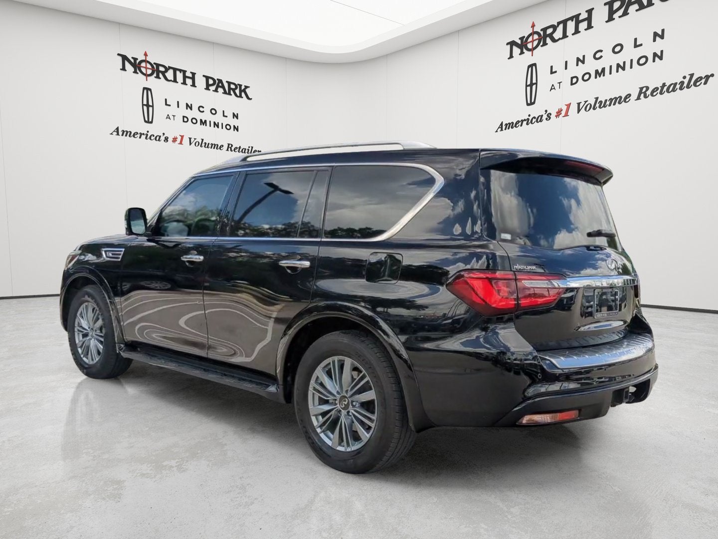 2022 INFINITI QX80 LUXE