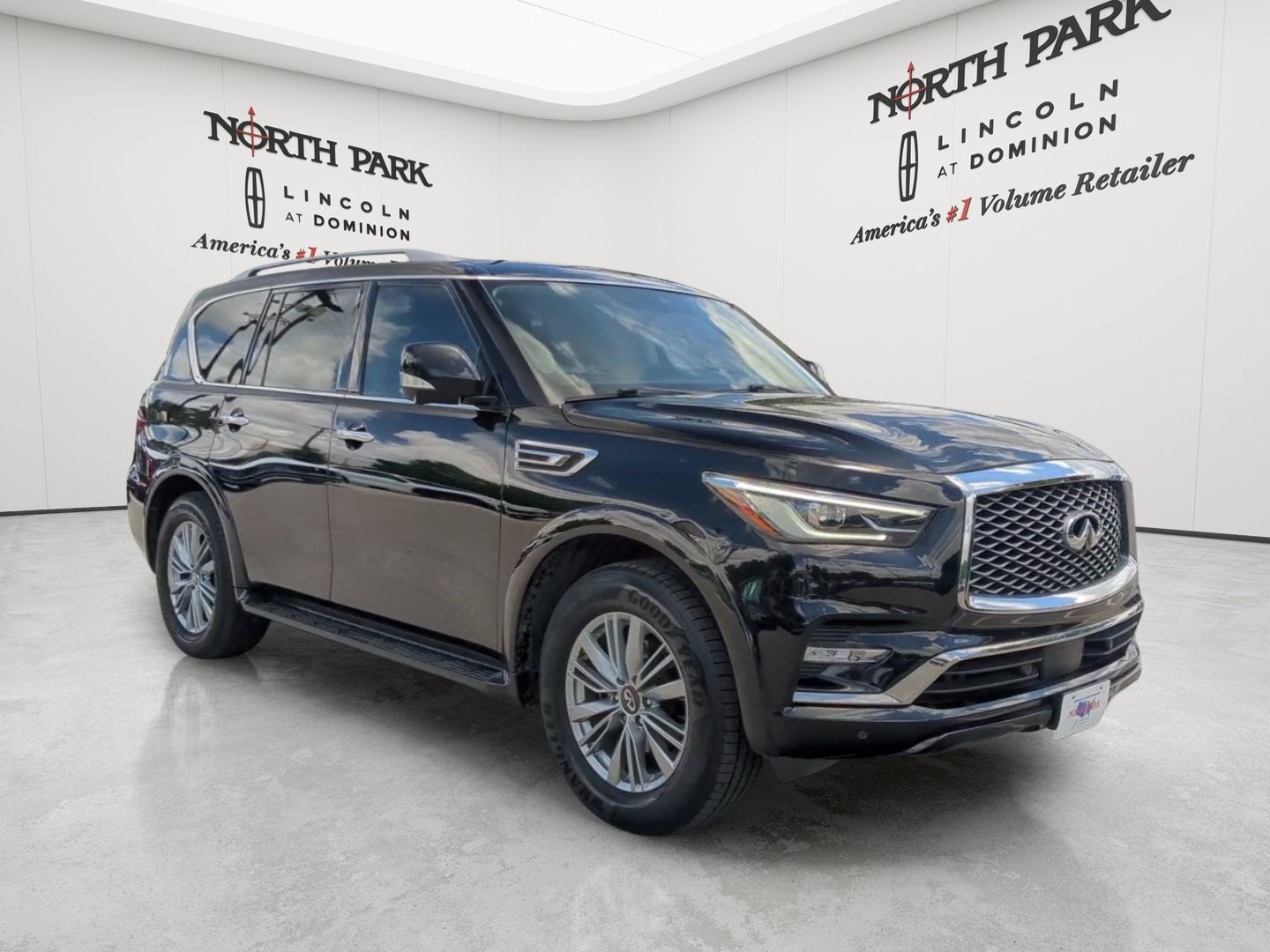 2022 INFINITI QX80 LUXE