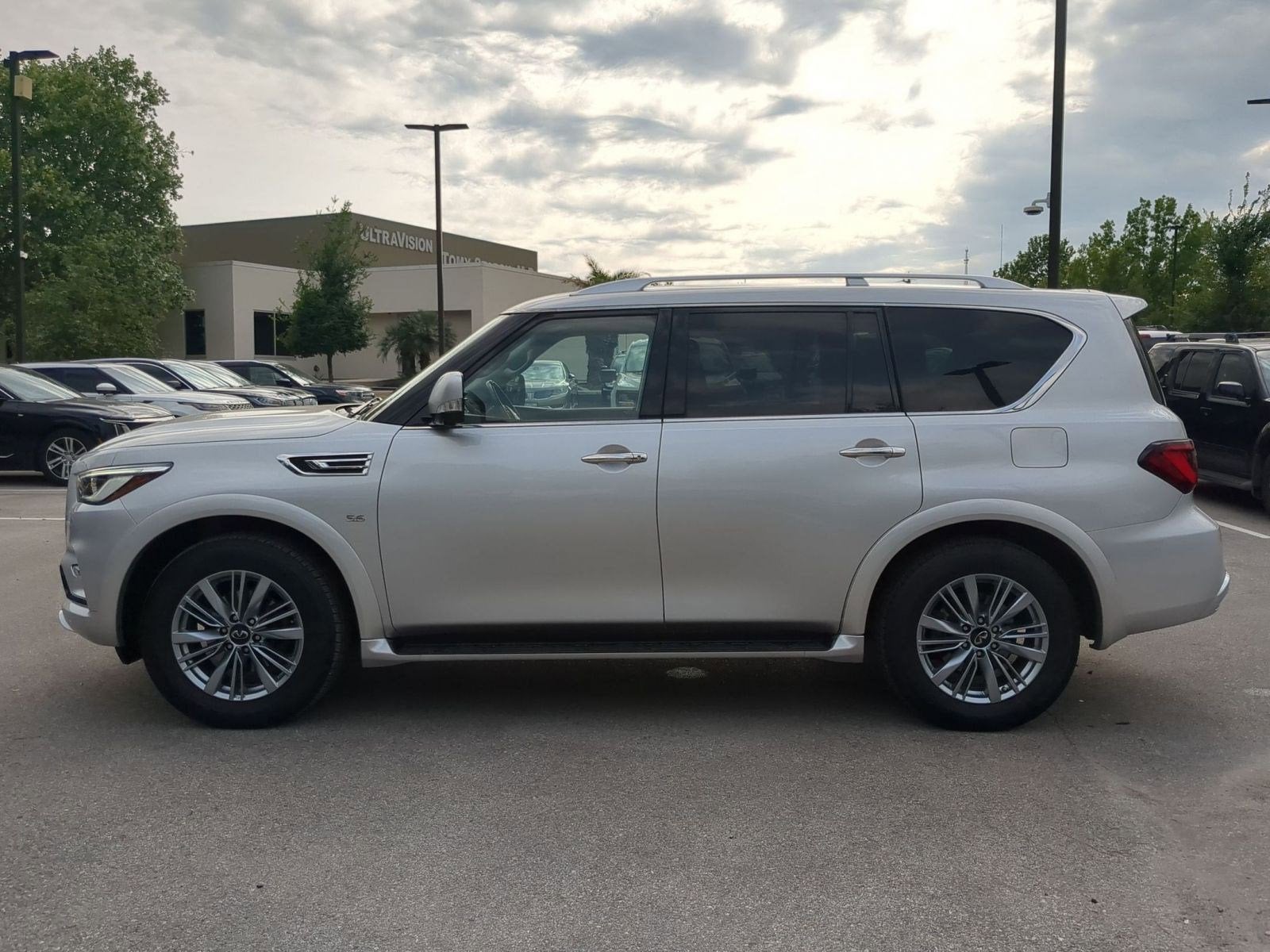 2019 INFINITI QX80 LUXE