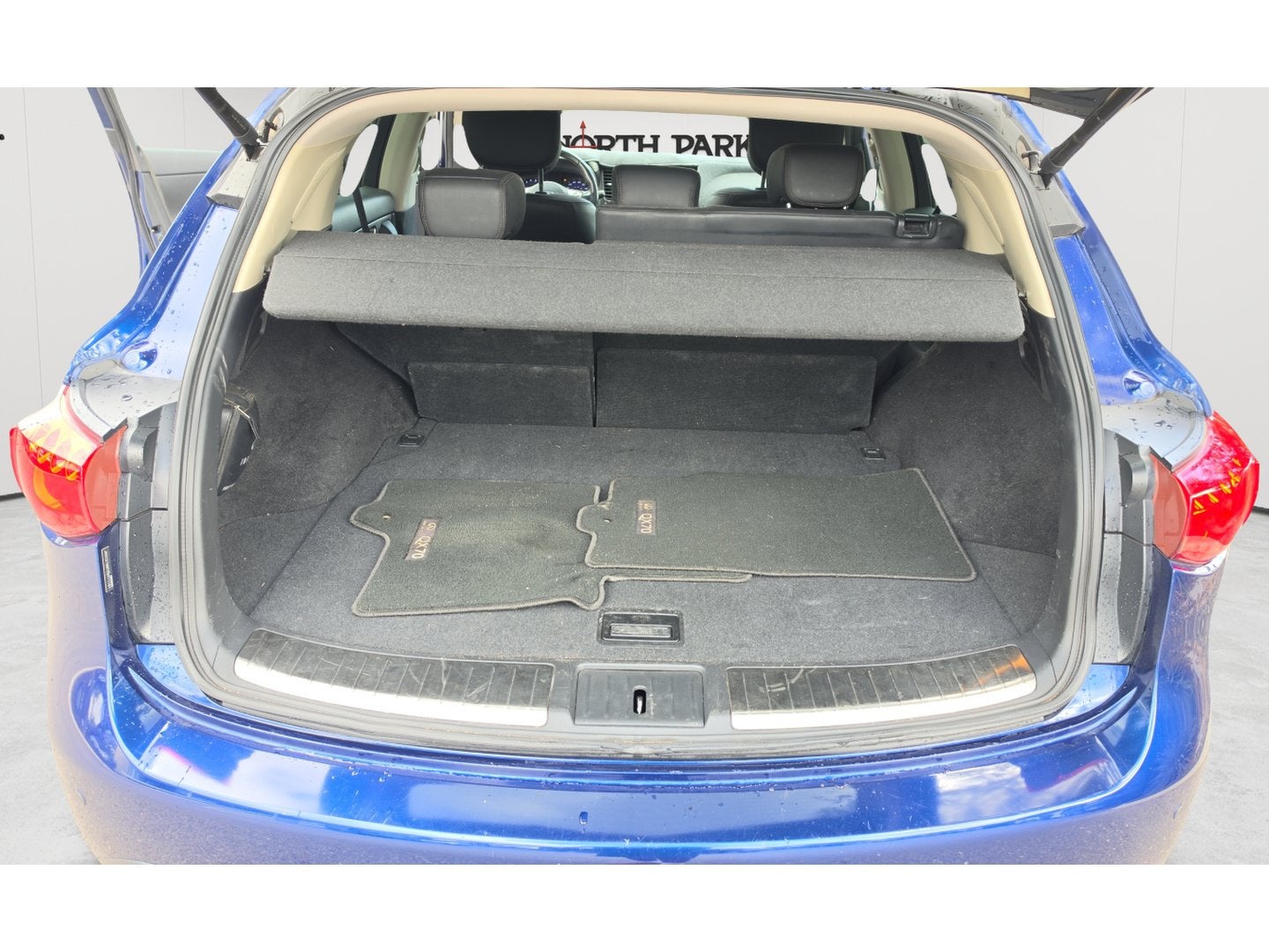 2014 INFINITI QX70 Base