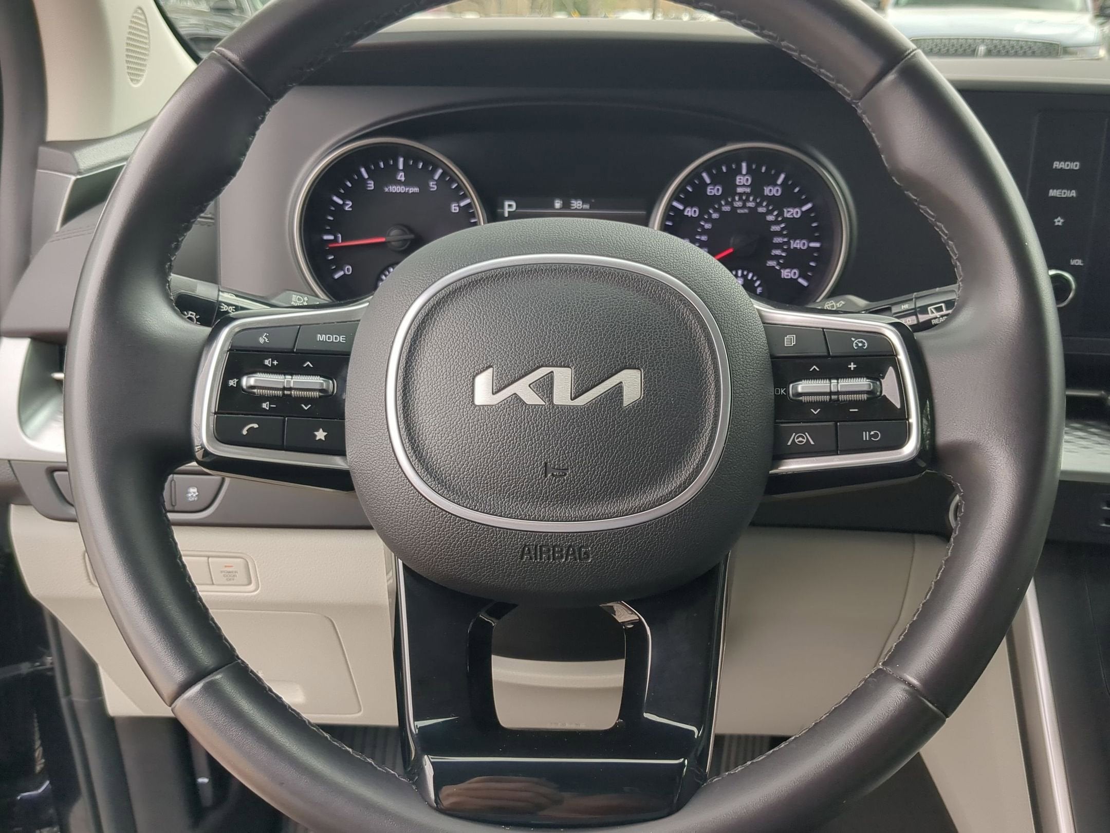 2024 Kia Carnival LX
