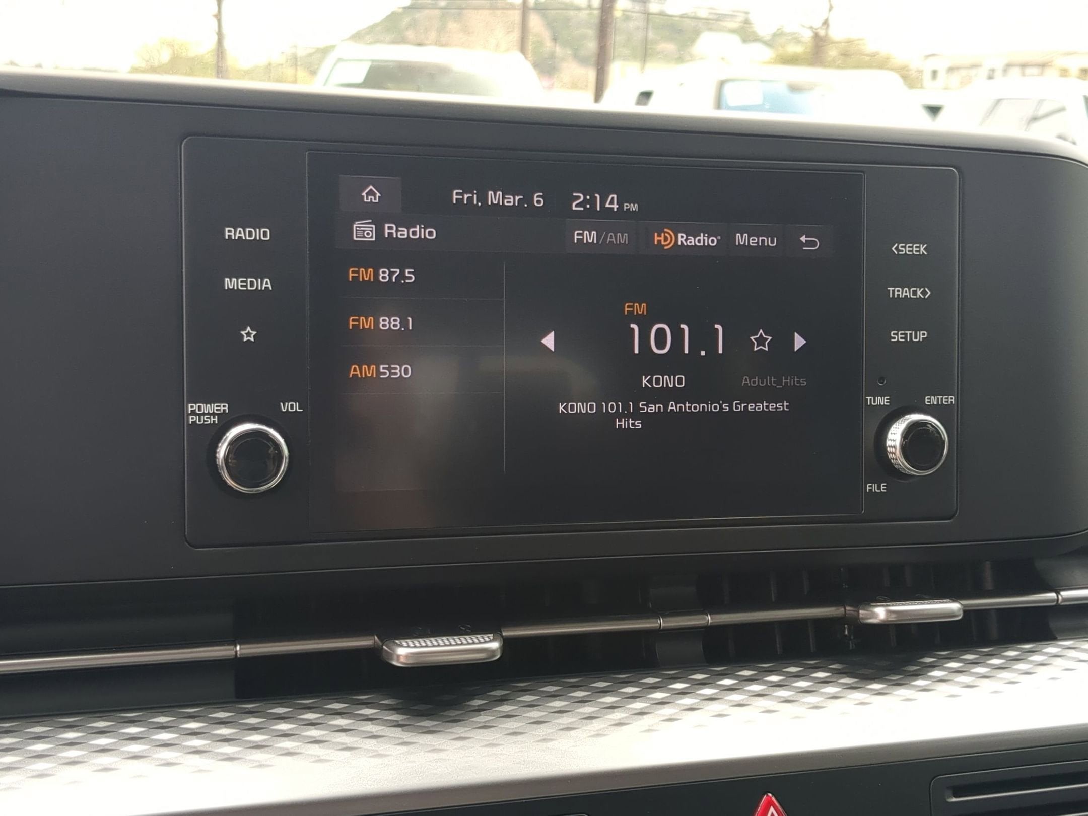 2024 Kia Carnival LX