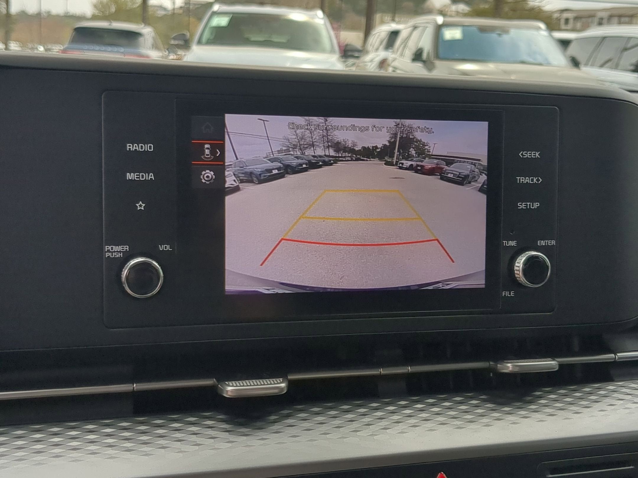 2024 Kia Carnival LX