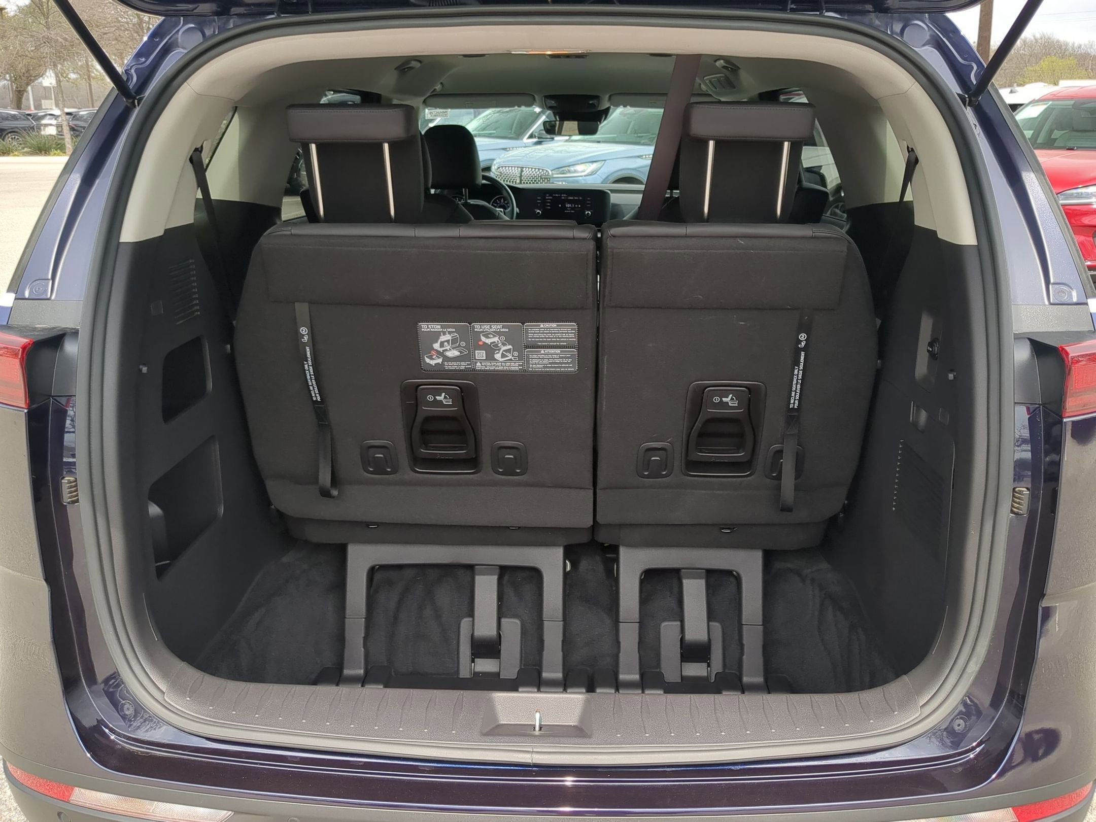 2024 Kia Carnival LX