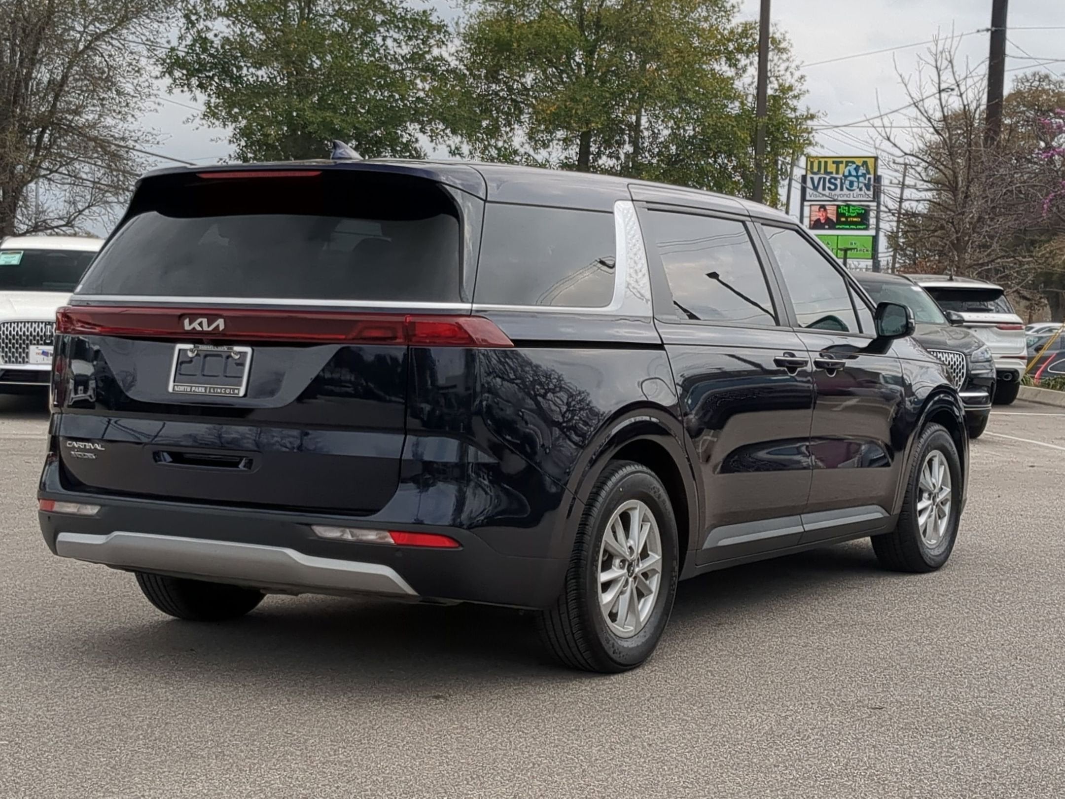 2024 Kia Carnival LX