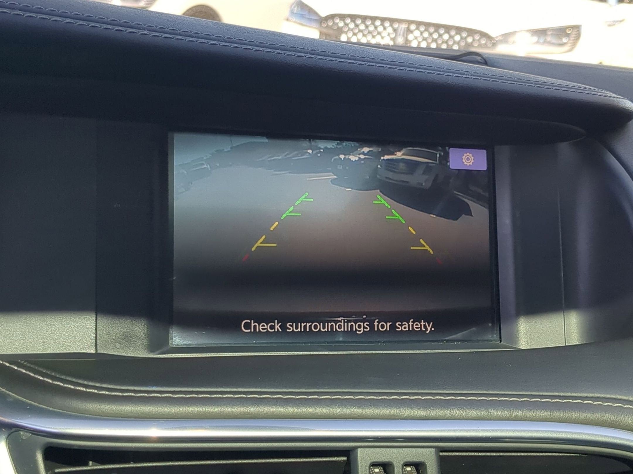 2017 INFINITI QX30 Premium