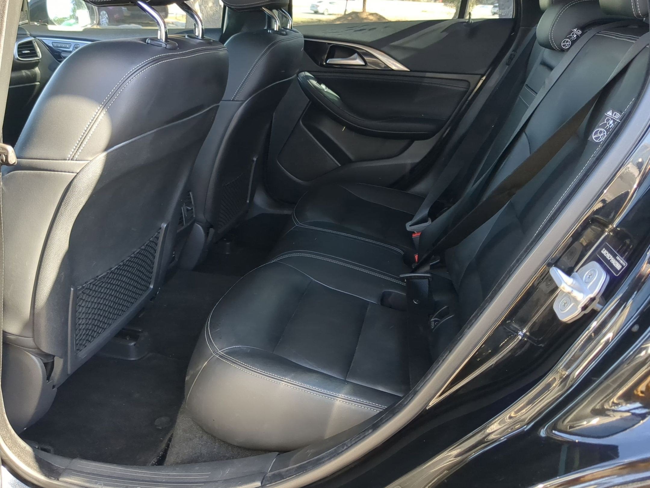 2017 INFINITI QX30 Premium