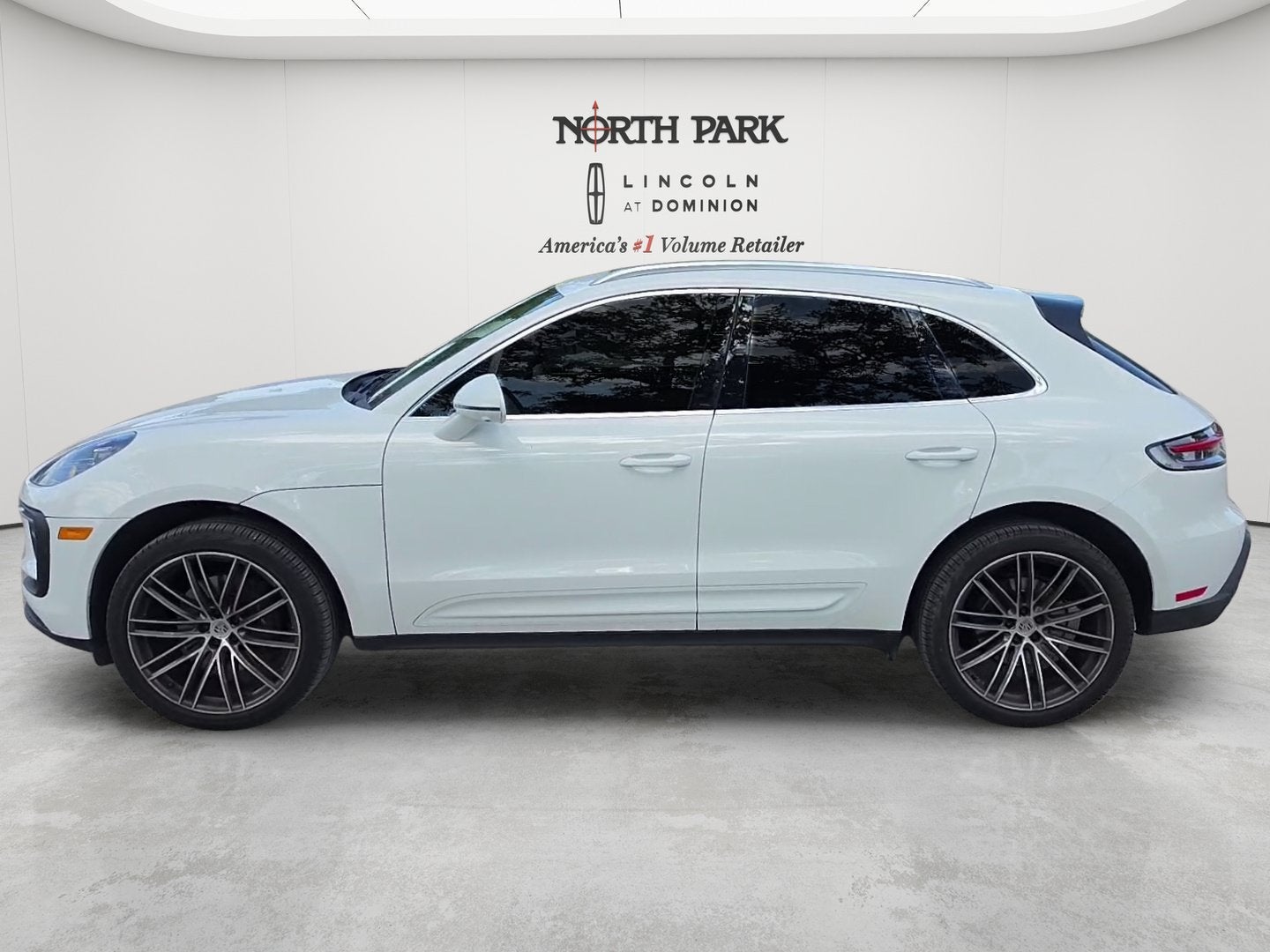 2024 Porsche Macan Base