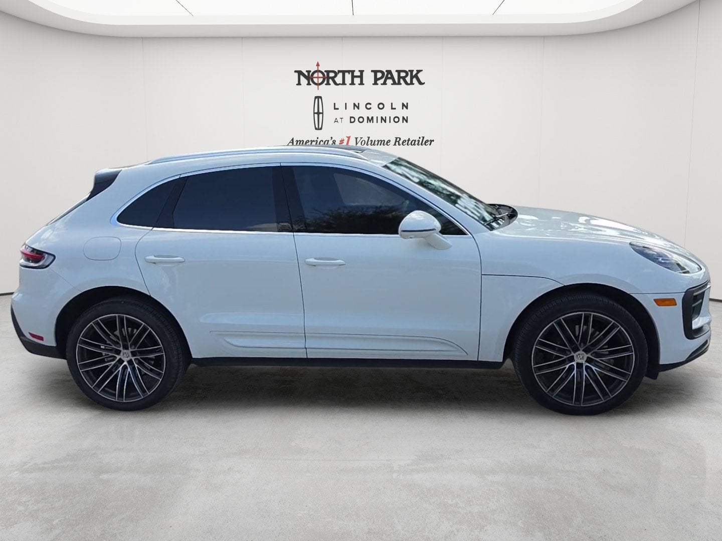 2024 Porsche Macan Base