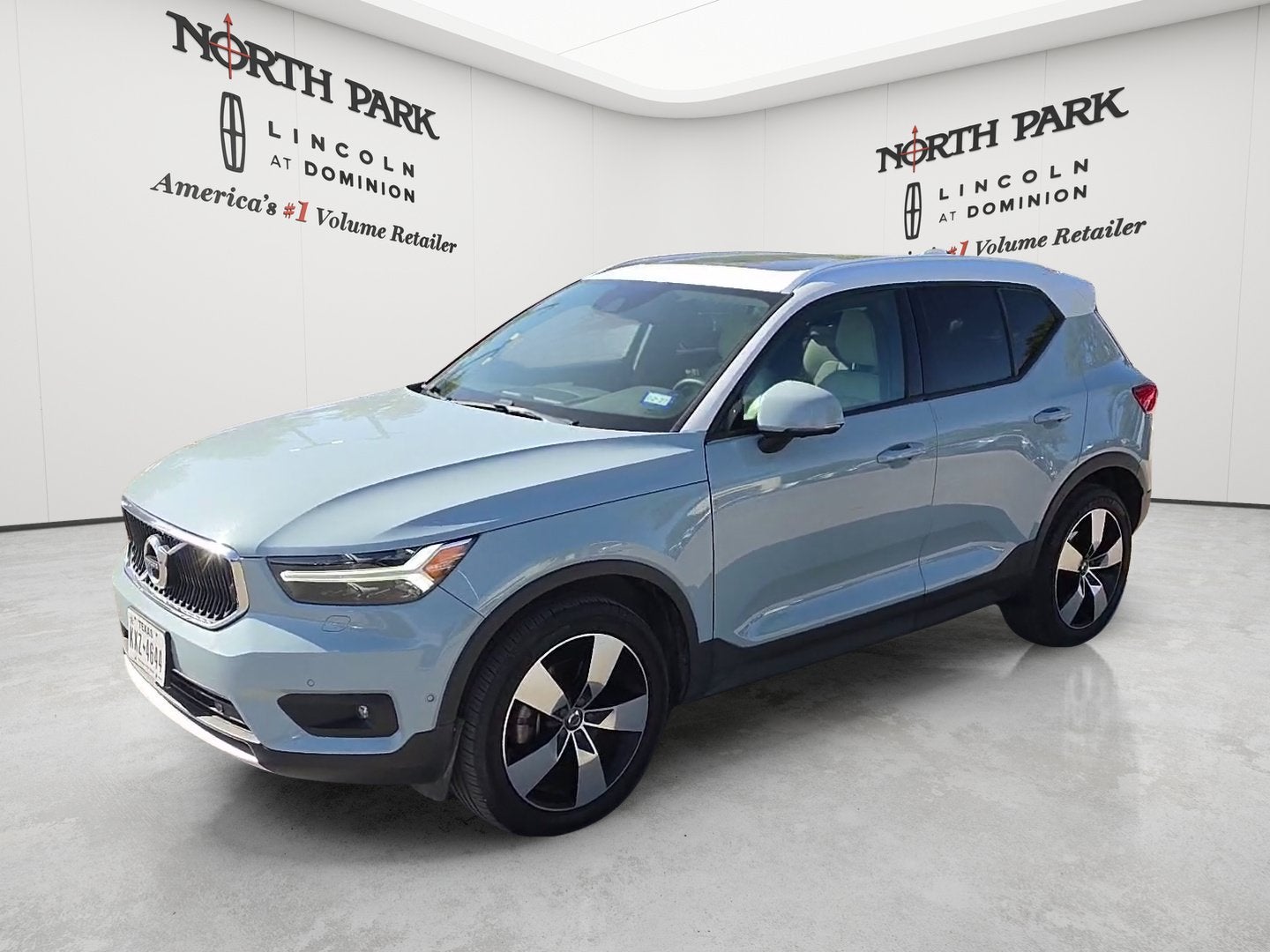 2019 Volvo XC40 Momentum