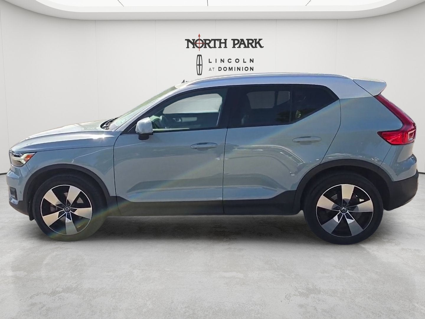 2019 Volvo XC40 Momentum