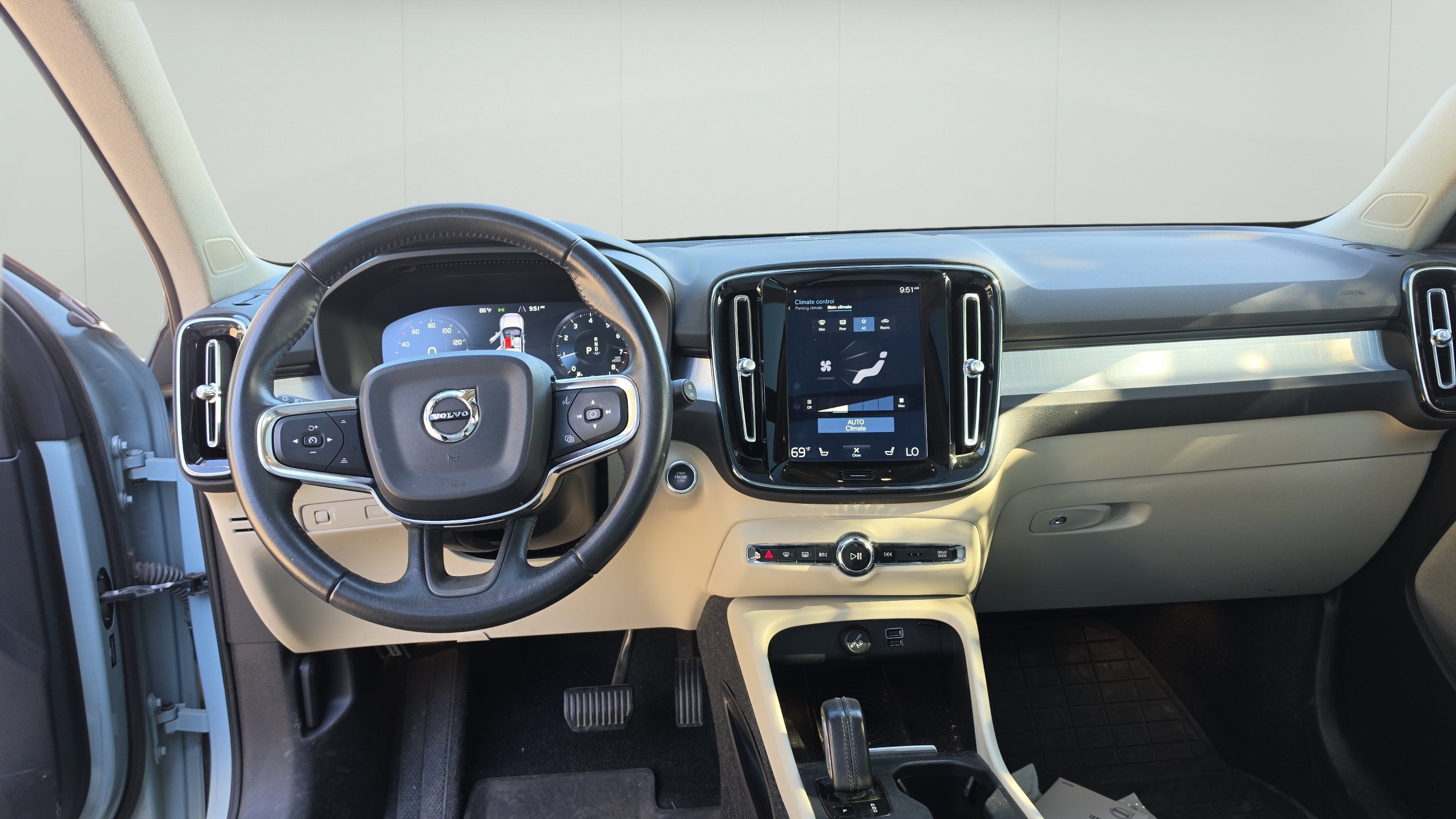 2019 Volvo XC40 Momentum