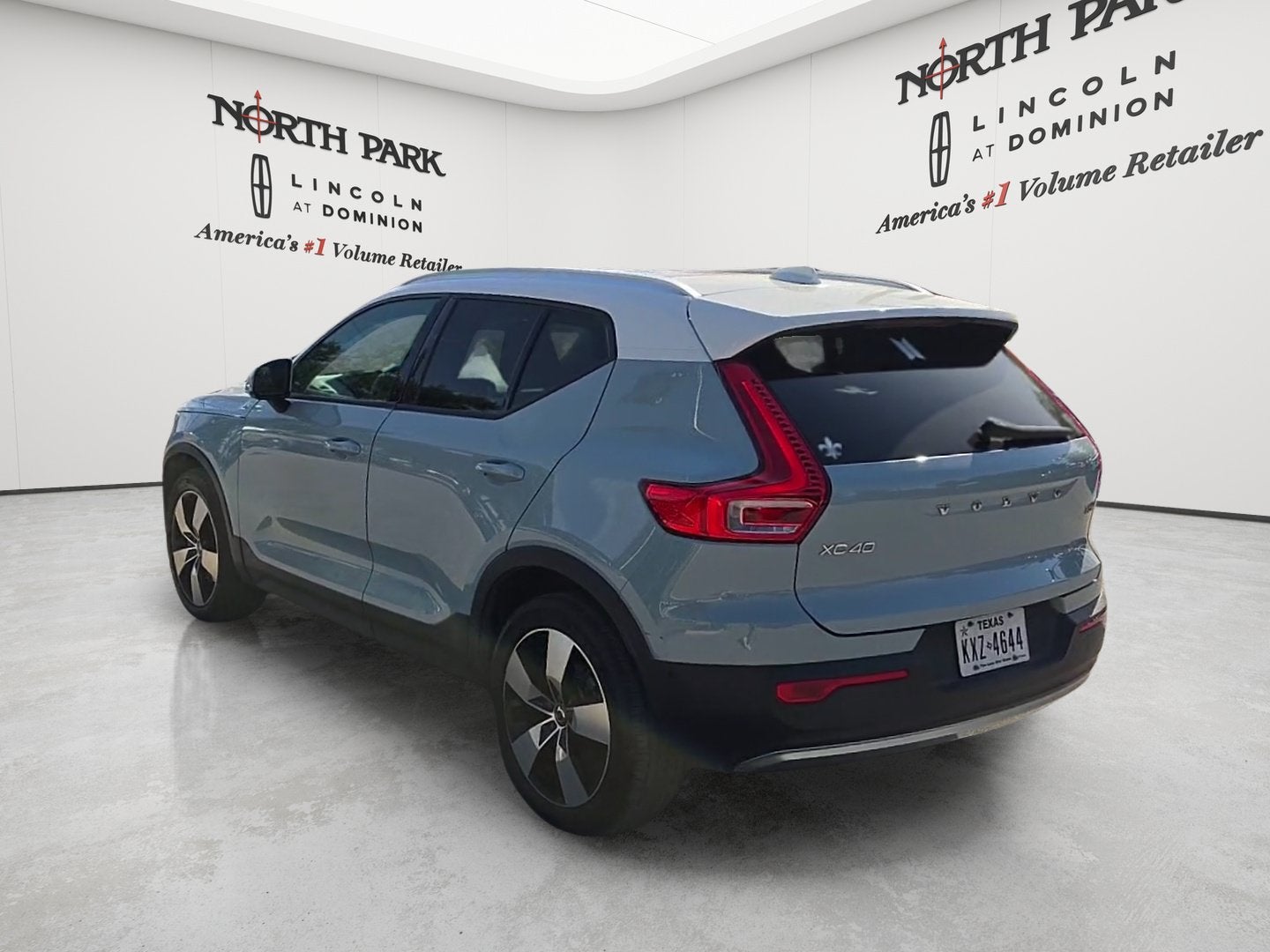 2019 Volvo XC40 Momentum